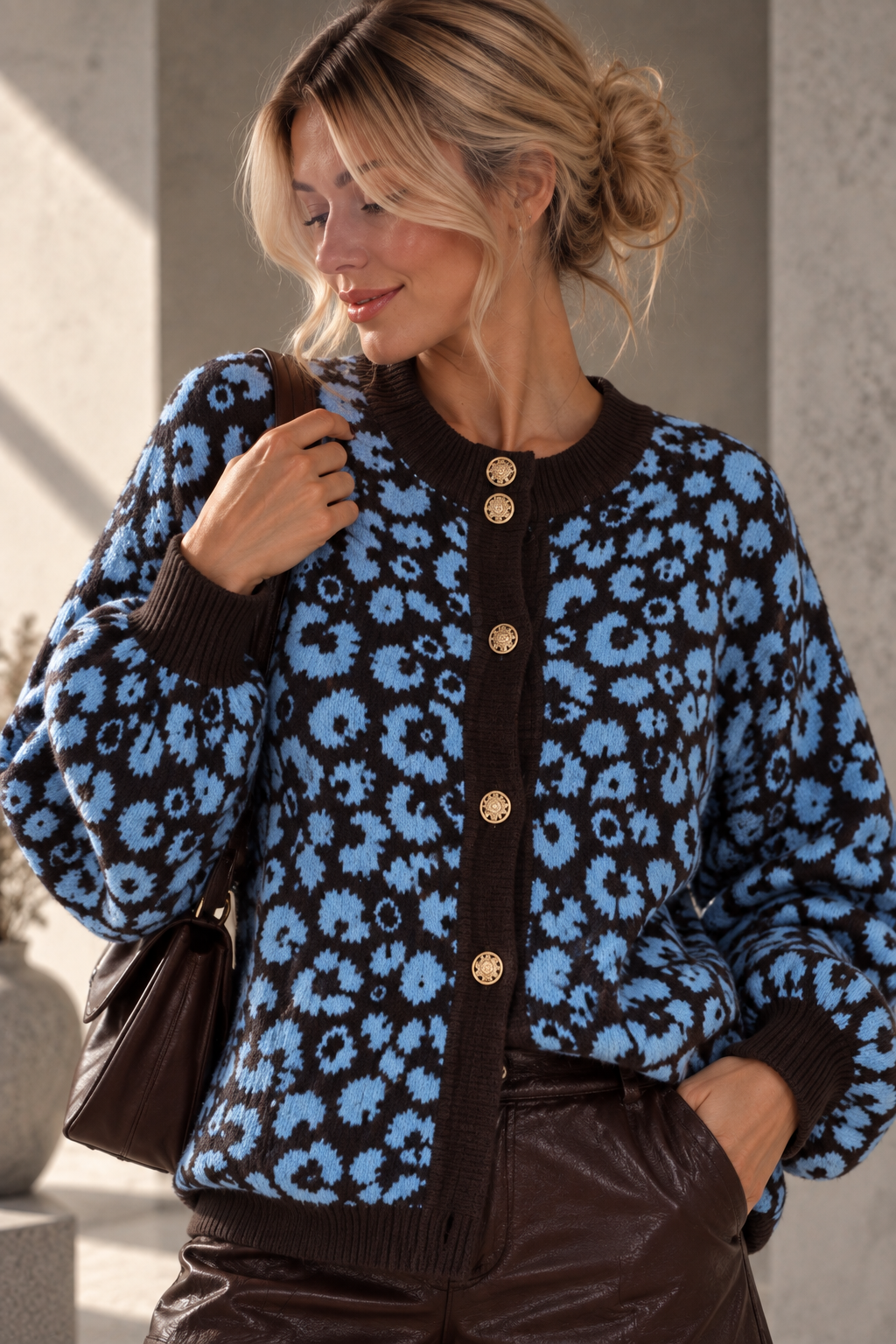 SJ0117 – Leo Strickjacke mit goldfarbenen Knöpfen I 36-46 I Made in Italy