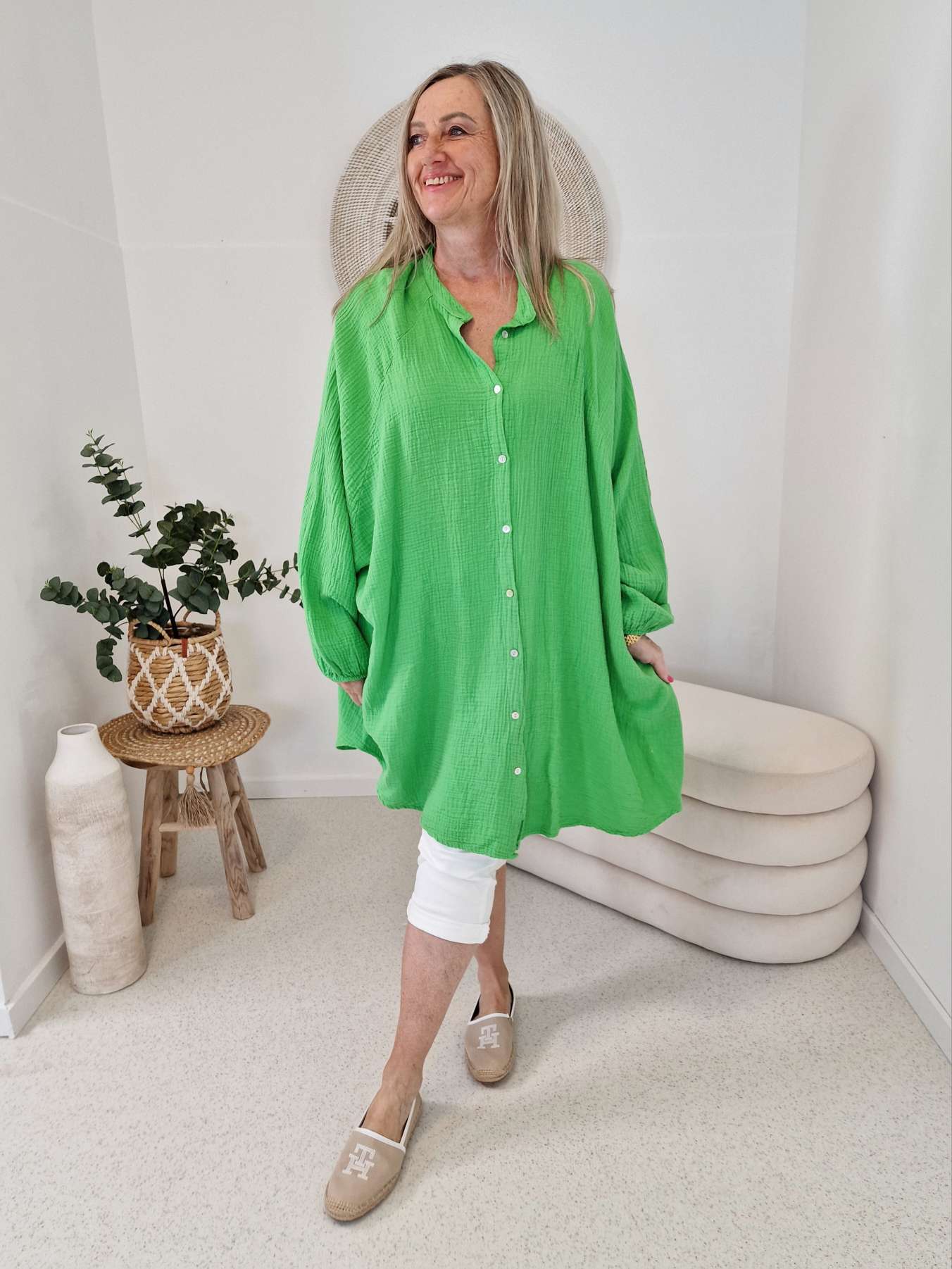 MUSSELIN OVERSIZE BLUSE BE CREATIVE GRÜN 34-42/44 Made in Italy Longbluse Kleid Tunika Shirt Blusenjacke MUSSELIN OVERSIZE BLUSE BE CREATIVE GRÜN 34-42/44 Made in Italy Longbluse Kleid Tunika Shirt Blusenjacke