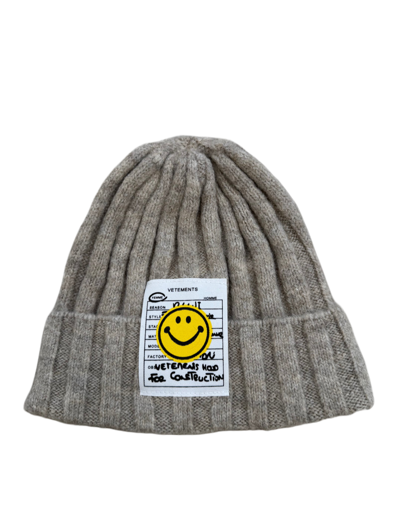 MÜTZE BEANIE LOLA mit Patch Smile Made in Italy
