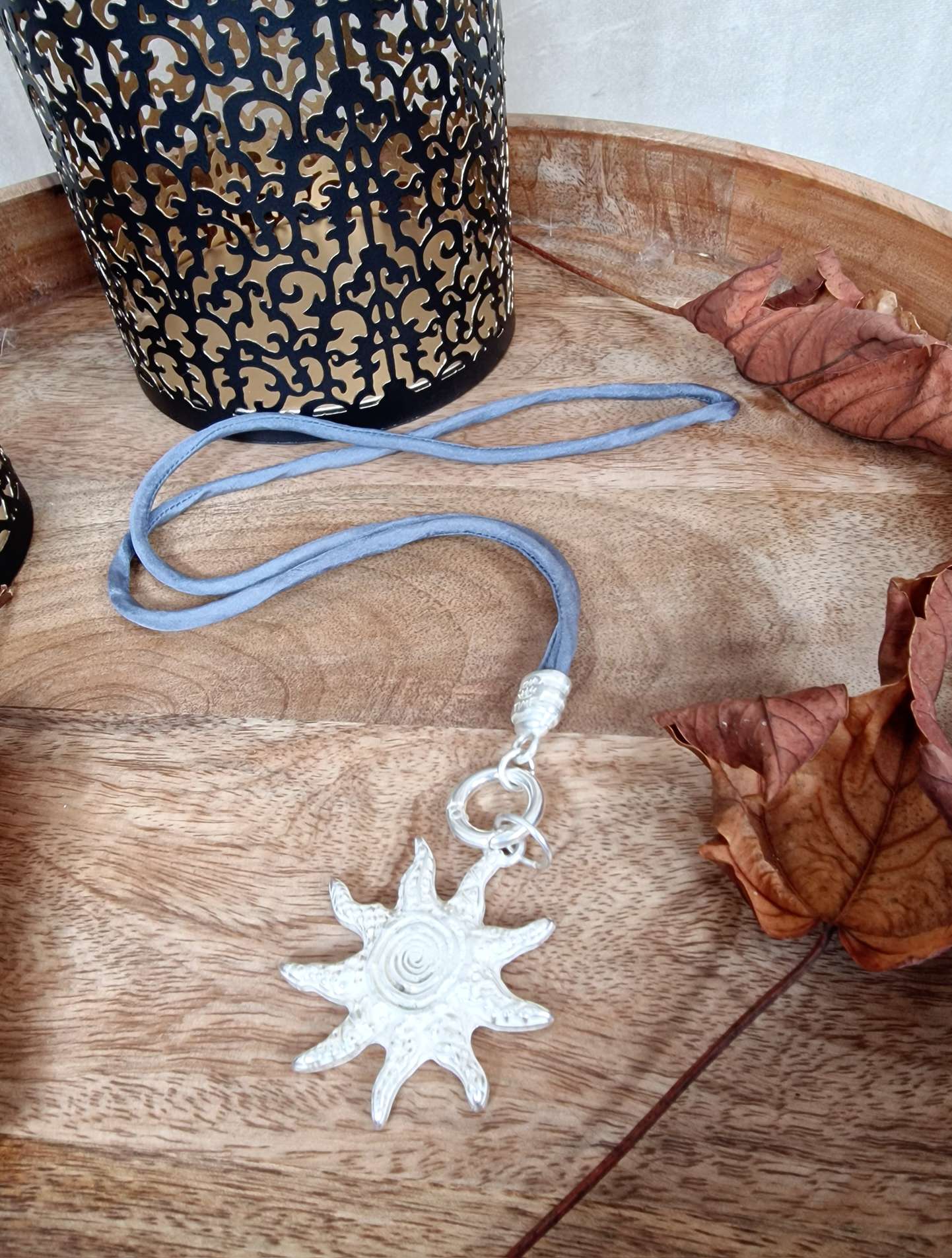 NECKLESS SILVER SUN SILK Wechselkette GRAU Seide Lange Kette mit Anhänger NECKLESS SILVER SUN SILK Wechselkette GRAU Seide Lange Kette mit Anhänger