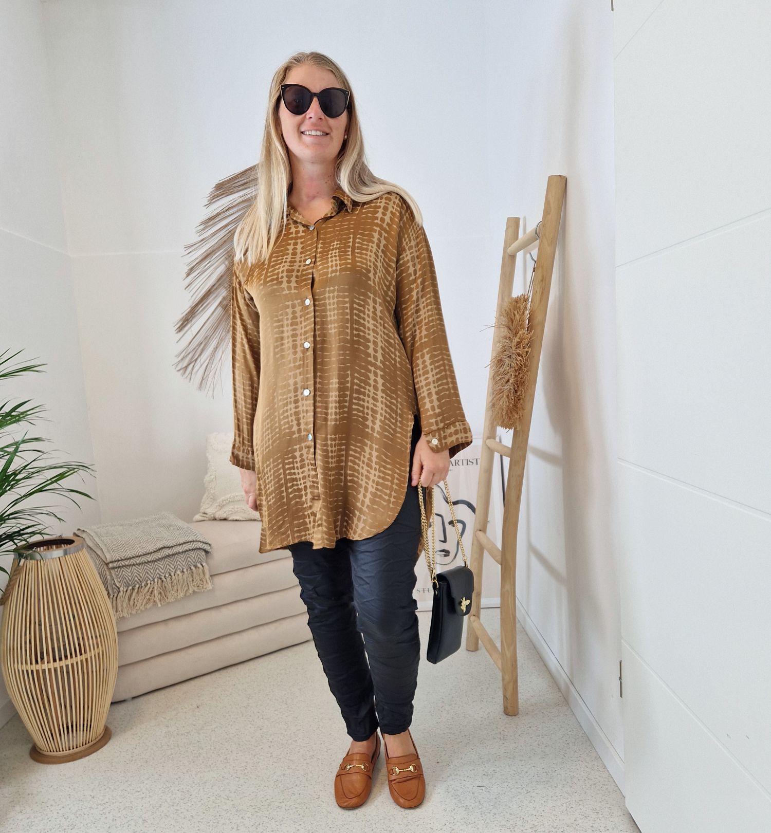 OVERSIZE BLUSE LUCY BEIGE 34-42 Made in Italy Seide Silk Longbluse Hemd OVERSIZE BLUSE LUCY BEIGE 34-42 Made in Italy Seide Silk Longbluse Hemd