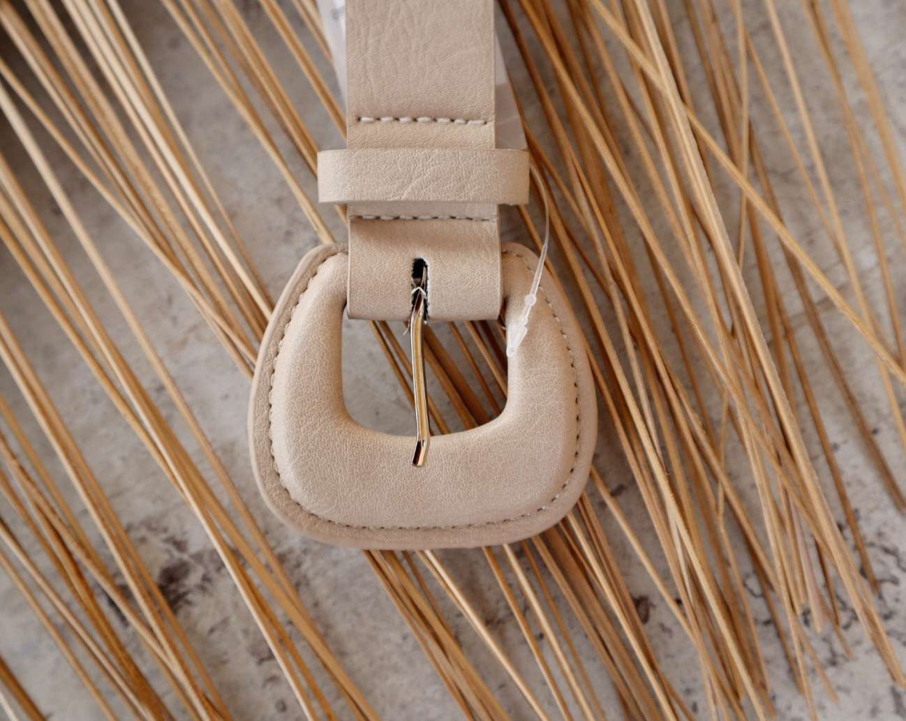 BELT SIMPLE ONE LIGHT TAUPE elastischer Basic Gürtel Kunstleder Schnalle