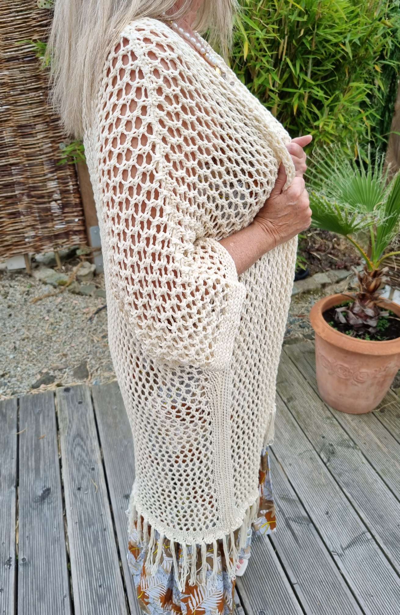 LONG CARDIGAN KOS FRINGES BEIGE Langer Strick Mantel Jacke Made in Italy Lochmuster Häkel 34-42/44 LONG CARDIGAN KOS FRINGES BEIGE Langer Strick Mantel Jacke Made in Italy Lochmuster Häkel 34-42/44