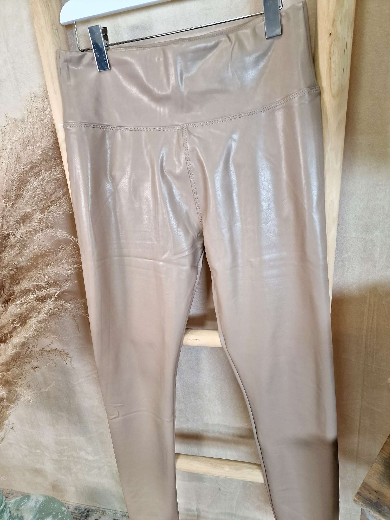 FAKE LEATHER THERMO LEGGINGS MARTA TAUPE VARIANENARTIKEL Kunstleder Lederimitat Hose