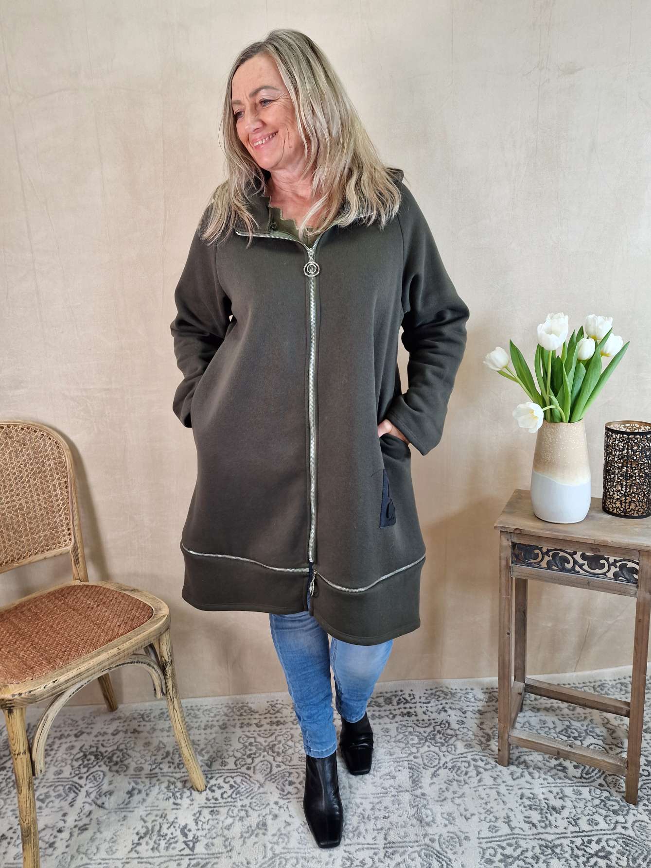 HOODIE SWEATER JACKE ANTONIA KHAKI 34-42 Made in Italy Oversize lange Sweatshirtjacke HOODIE SWEATER JACKE ANTONIA KHAKI 34-42 Made in Italy Oversize lange Sweatshirtjacke