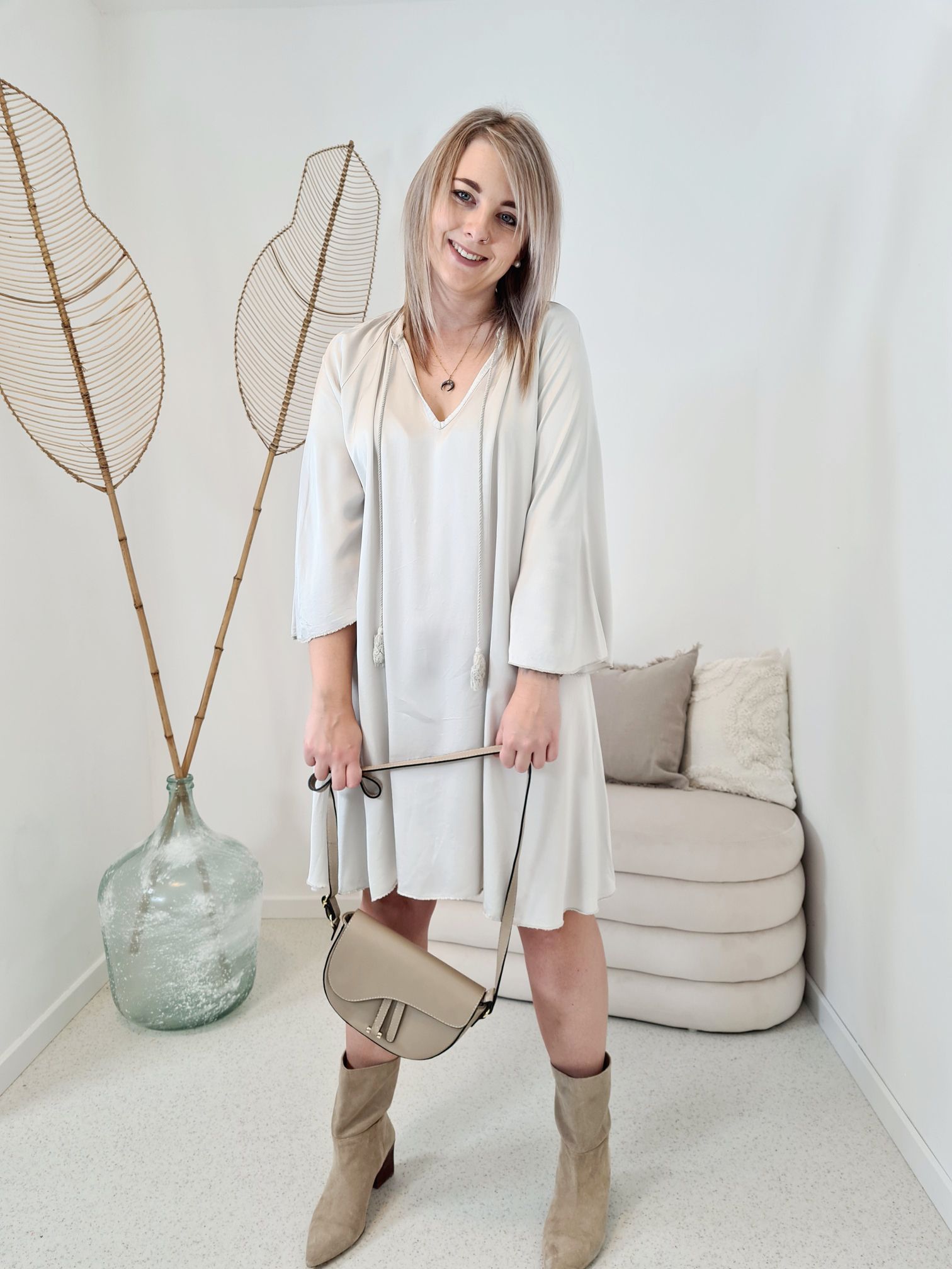 TUNIKAKLEID CARINA CREME 36-42 Satin Optik Kleid Bluse Dress Made in Italy TUNIKAKLEID CARINA CREME 36-42 Satin Optik Kleid Bluse Dress Made in Italy