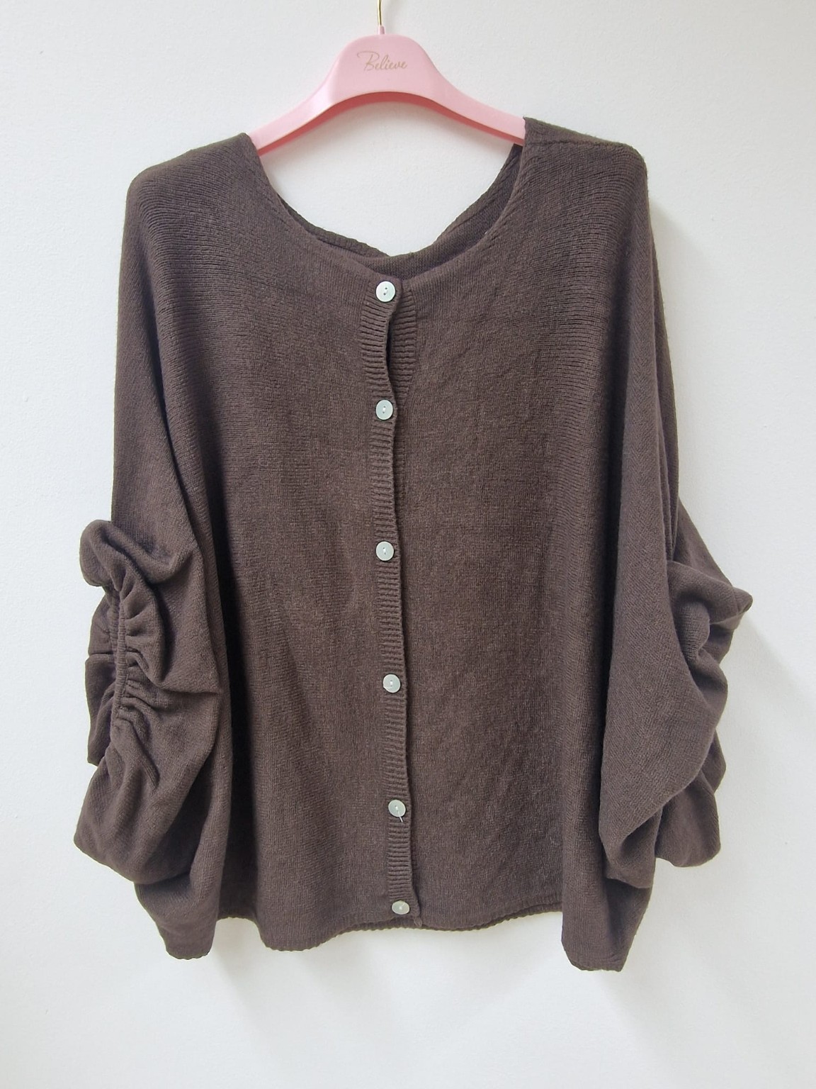 Fledermaus-Strickpullover „Button Front“ – mit Knopfleiste & Raffärmeln SJ0099 Made in Italy 36-44