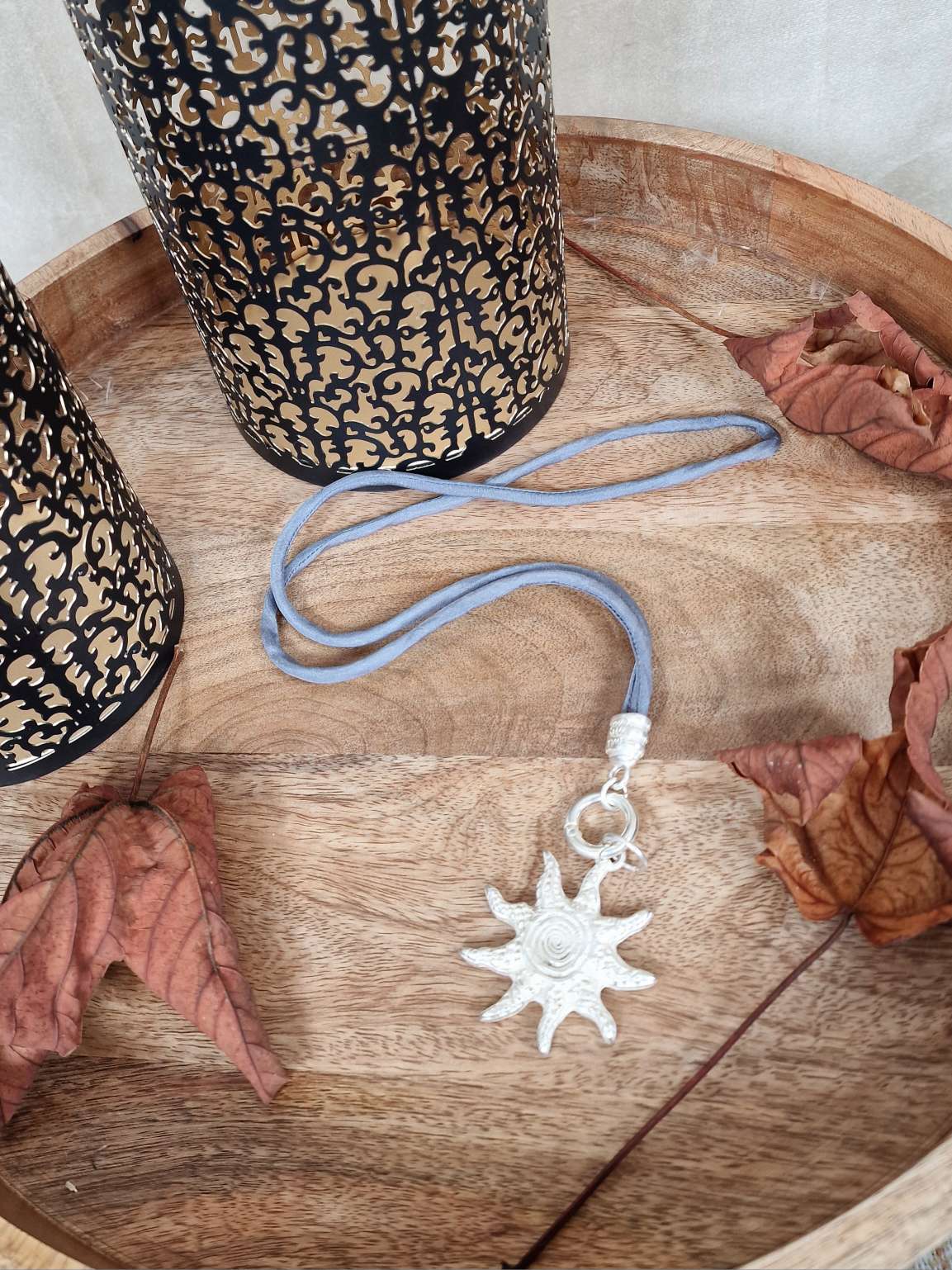 NECKLESS SILVER SUN SILK Wechselkette GRAU Seide Lange Kette mit Anhänger NECKLESS SILVER SUN SILK Wechselkette GRAU Seide Lange Kette mit Anhänger