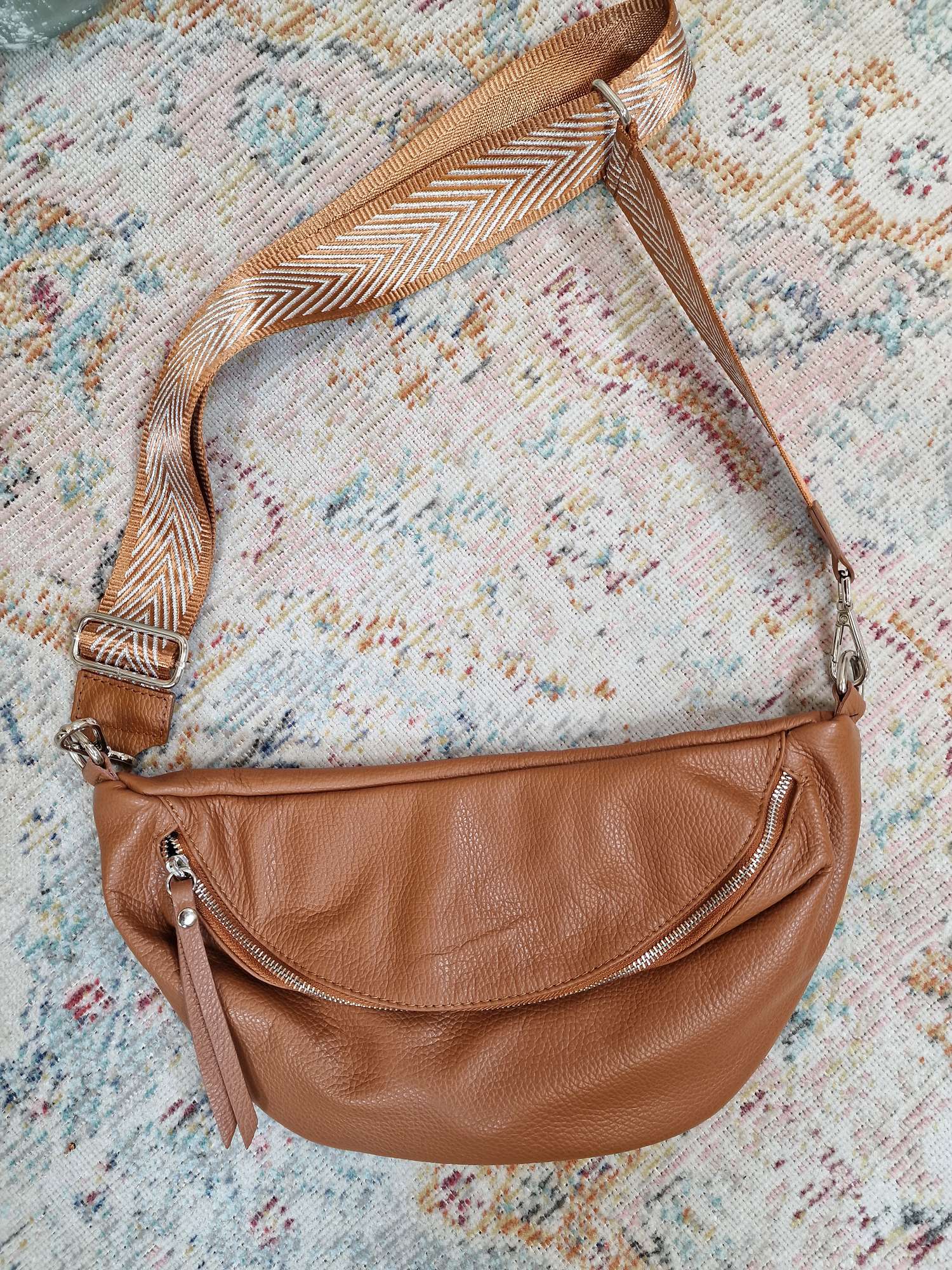 XXL BAUCHTASCHE VERDA COGNAC SILBER mit Zusatzgurt Made in Italy Ledertasche echt Leder XXL BAUCHTASCHE VERDA COGNAC SILBER mit Zusatzgurt Made in Italy Ledertasche echt Leder