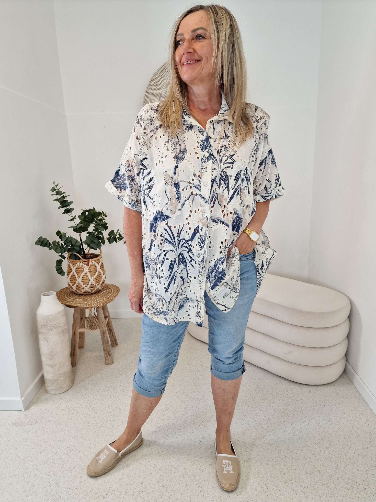 LOCHSTICKEREI BLUSE ROMANCE DUNKELBLAU Oversize 34-42/44 Hemd Hemdbluse Baumwolle LOCHSTICKEREI BLUSE ROMANCE DUNKELBLAU Oversize 34-42/44 Hemd Hemdbluse Baumwolle