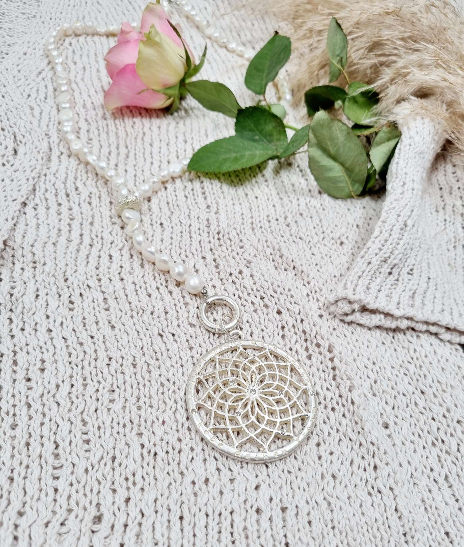 EXKLUSIVE Y-KETTE HAWAII SILBER Süßwasserperlen silberfarbiger Anhänger groß EXKLUSIVE Y-KETTE HAWAII SILBER Süßwasserperlen silberfarbiger Anhänger groß