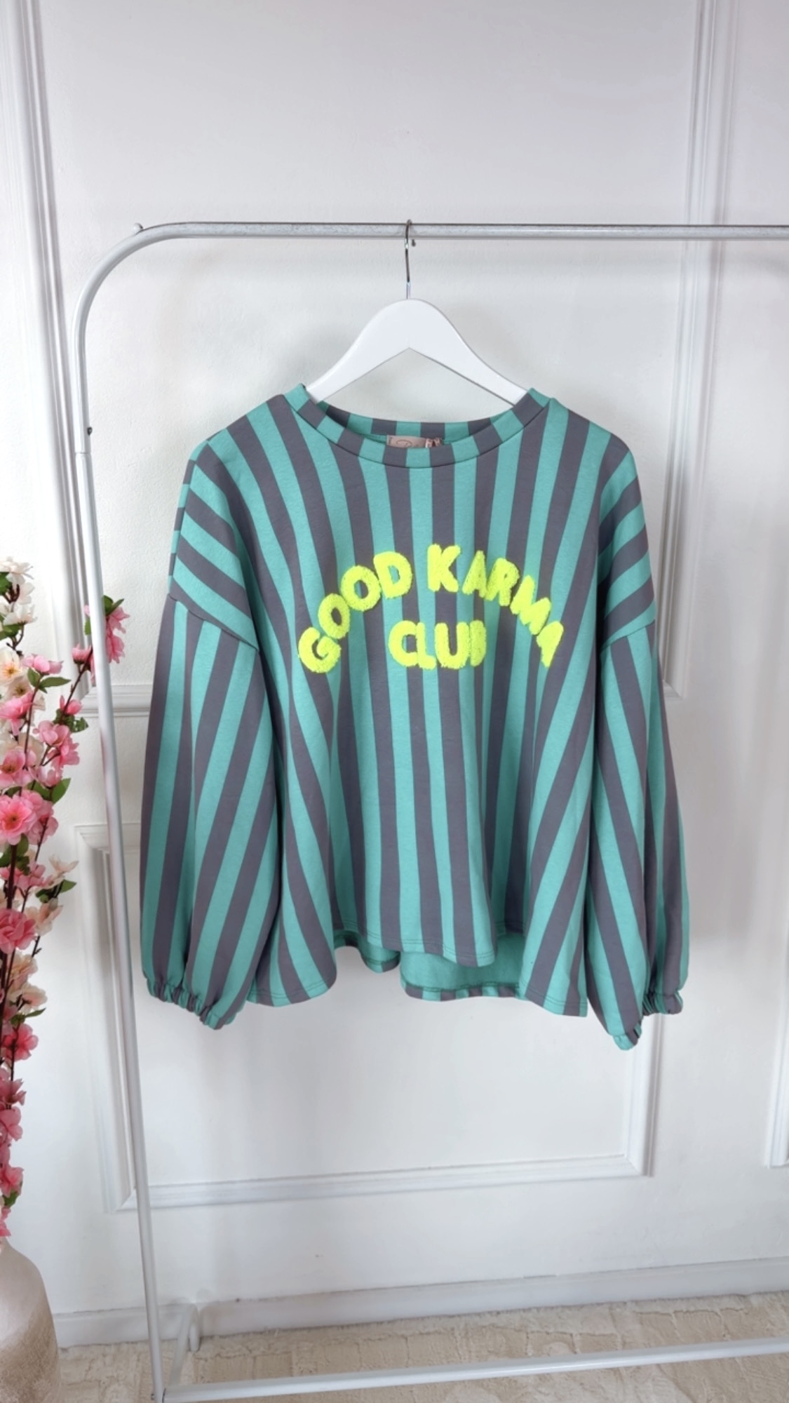 Sweatshirt „Good Karma Club“ – Color Stripe Made in Italy