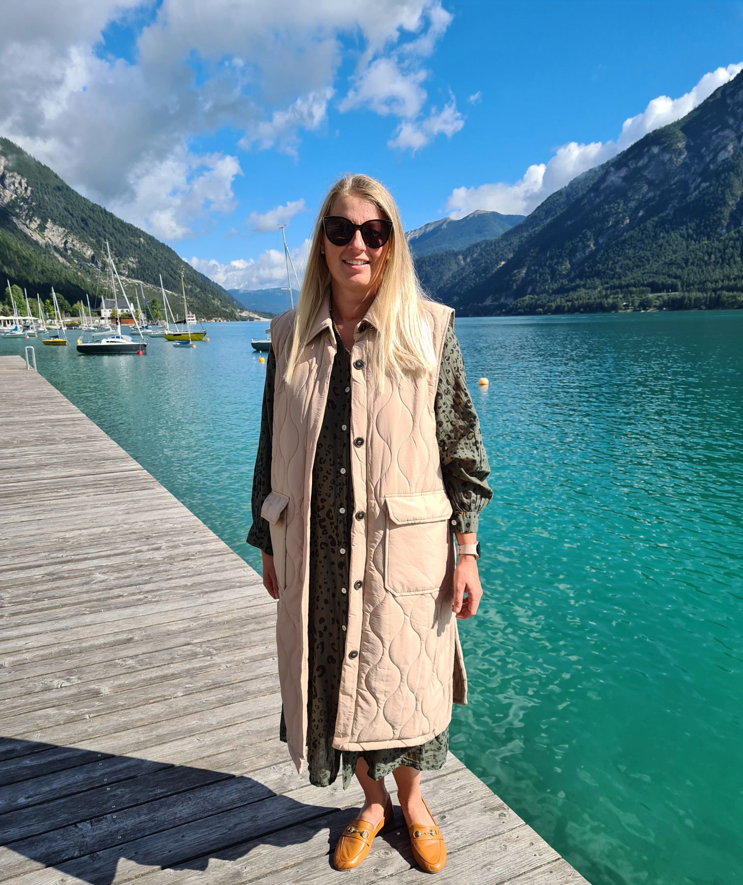 ÄRMELLOSE STEPPWESTE AMIRA CAMEL Kapuze Oversize Stepp Weste Jacke Mantel Italy Style versch. Größen Kopie ÄRMELLOSE STEPPWESTE AMIRA CAMEL Kapuze Oversize Stepp Weste Jacke Mantel Italy Style versch. Größen Kopie