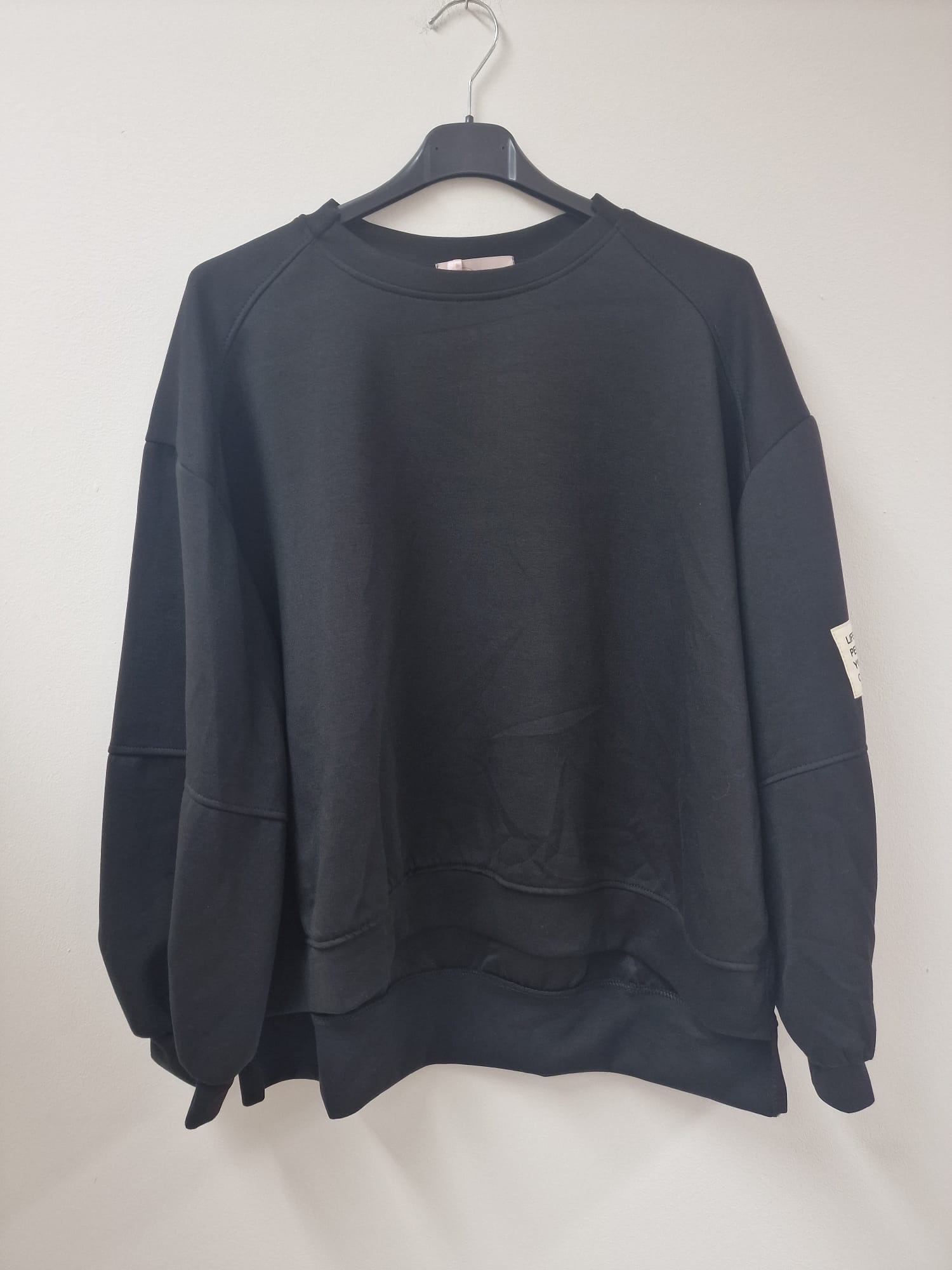 Butterstoff-Sweatshirt uni mit Statement-Patch – SW0094 Made in Italy Gr 34-42