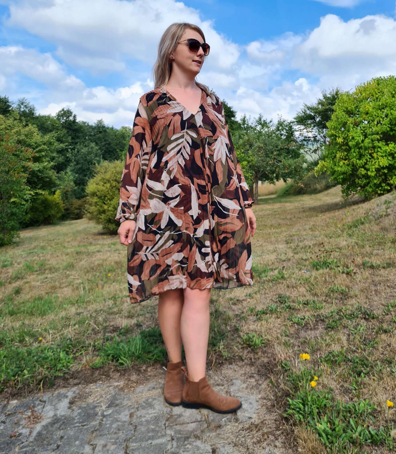 PLISSEE DRESS GINA LEAVES KHAKI 36-42 Made in Italy Plissee Herbst Kleid PLISSEE DRESS GINA LEAVES KHAKI 36-42 Made in Italy Plissee Herbst Kleid