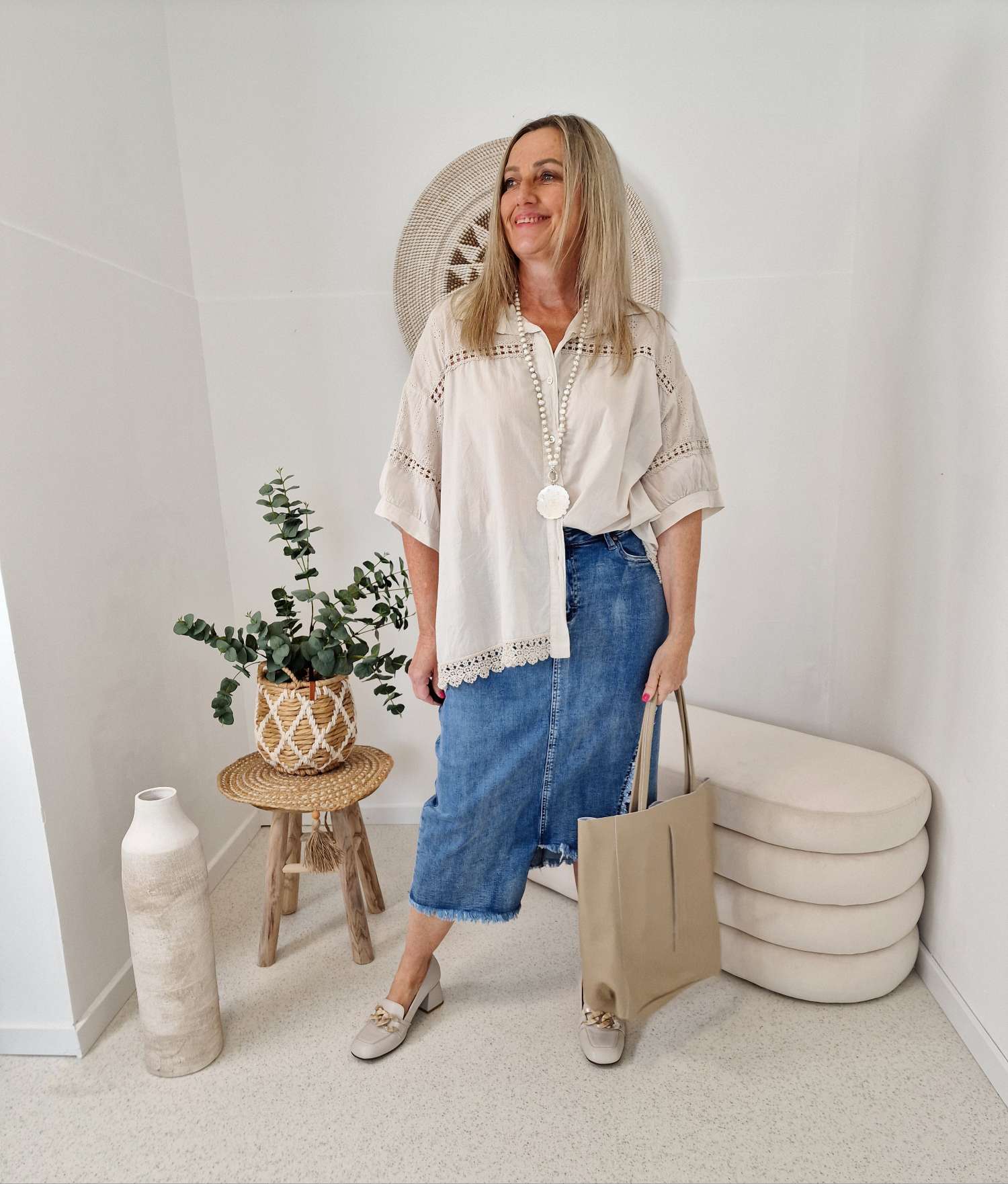 EDLE BLUSE LENNY BEIGE 36 - 42 Made in Italy Spitze Lochstickerei Kurzarm EDLE BLUSE LENNY BEIGE 36 - 42 Made in Italy Spitze Lochstickerei Kurzarm