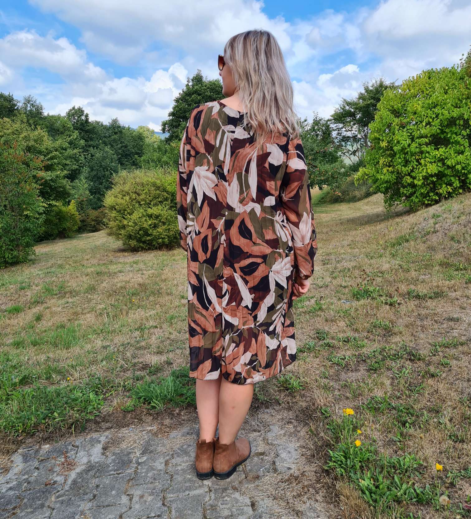 PLISSEE DRESS GINA LEAVES KHAKI 36-42 Made in Italy Plissee Herbst Kleid PLISSEE DRESS GINA LEAVES KHAKI 36-42 Made in Italy Plissee Herbst Kleid