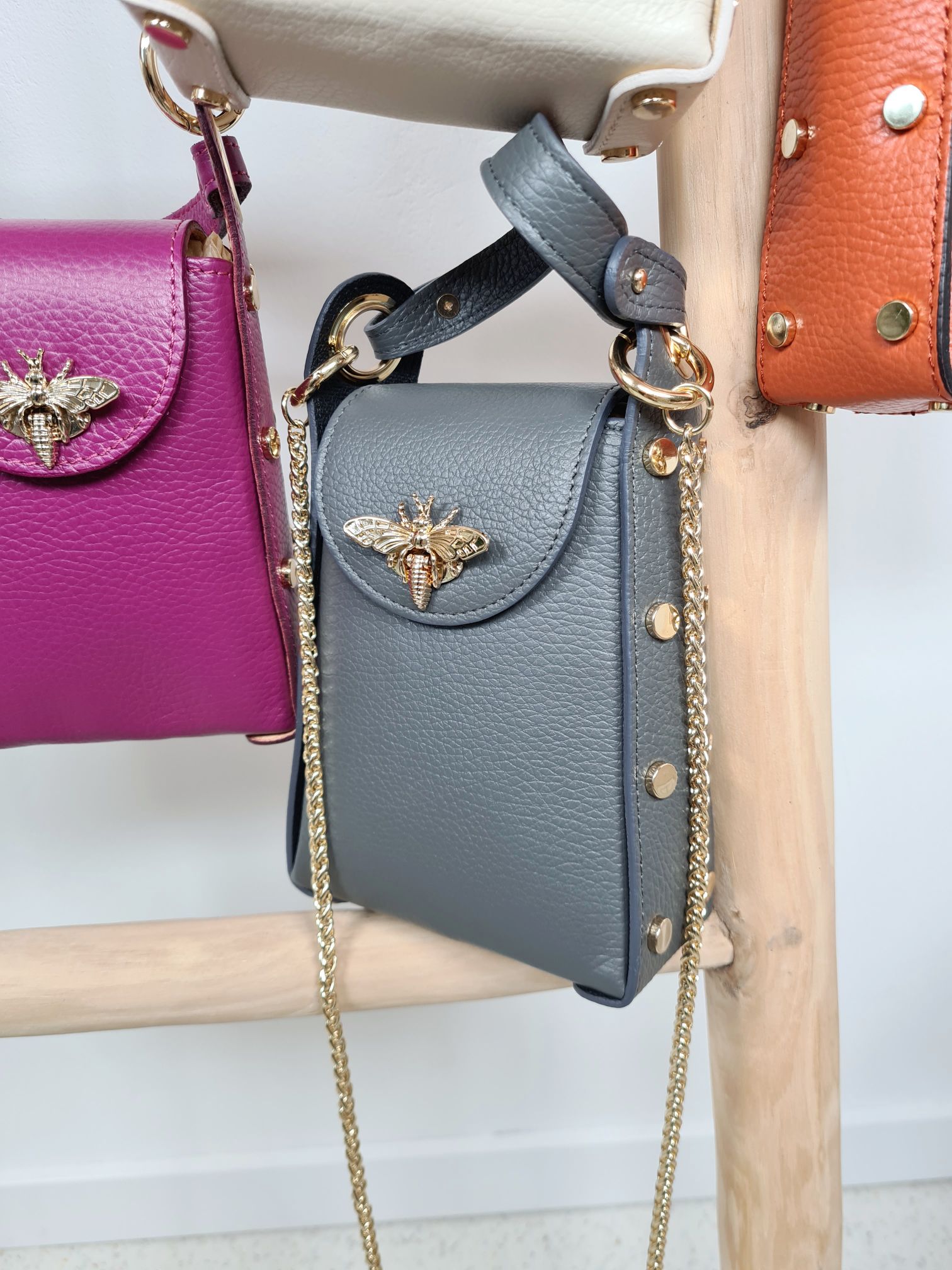 HANDYTASCHE BIENE BIG Made in Italy Ledertasche Umhängetasche Tasche echt Leder versch. Farben HANDYTASCHE BIENE BIG Made in Italy Ledertasche Umhängetasche Tasche echt Leder versch. Farben