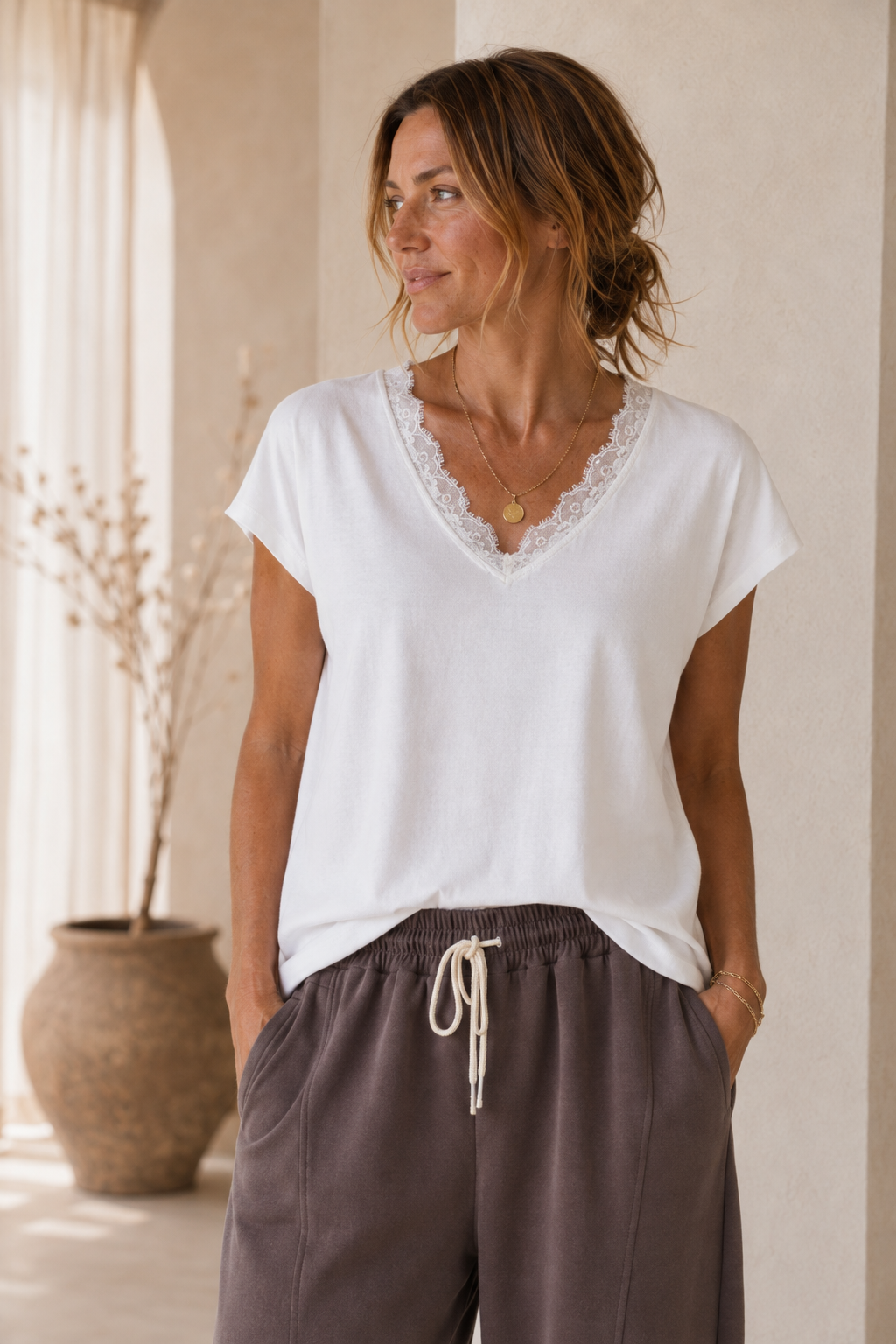 Shirt Sevil mit Spitzenbesatz am Ausschnitt Made in Italy 34-42