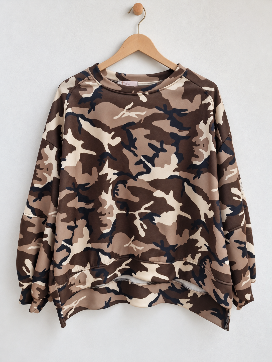 🤎 Camouflage Butterstoff Oversize Sweatshirt mit Statement-Patch | SW0100 | Made in Italy
