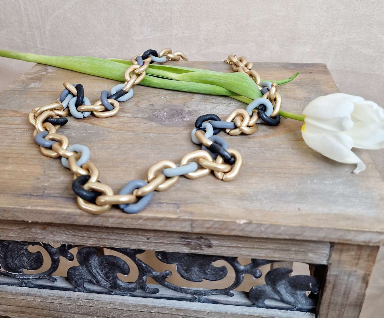 KETTE BLENDED MATT GRAU Metall Resin Goldfarbig Necklace Halskette 