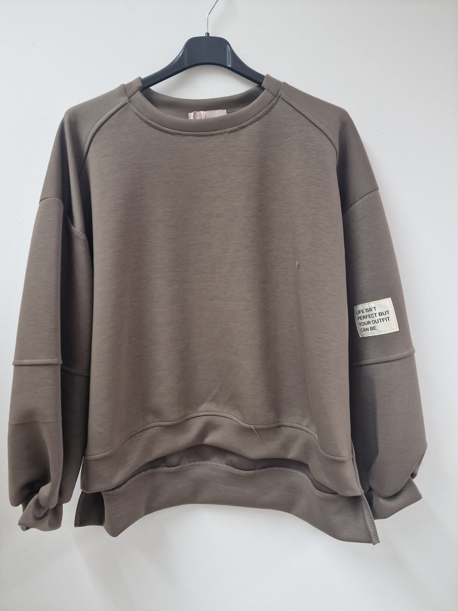 Butterstoff-Sweatshirt uni mit Statement-Patch – SW0094 Made in Italy Gr 34-42
