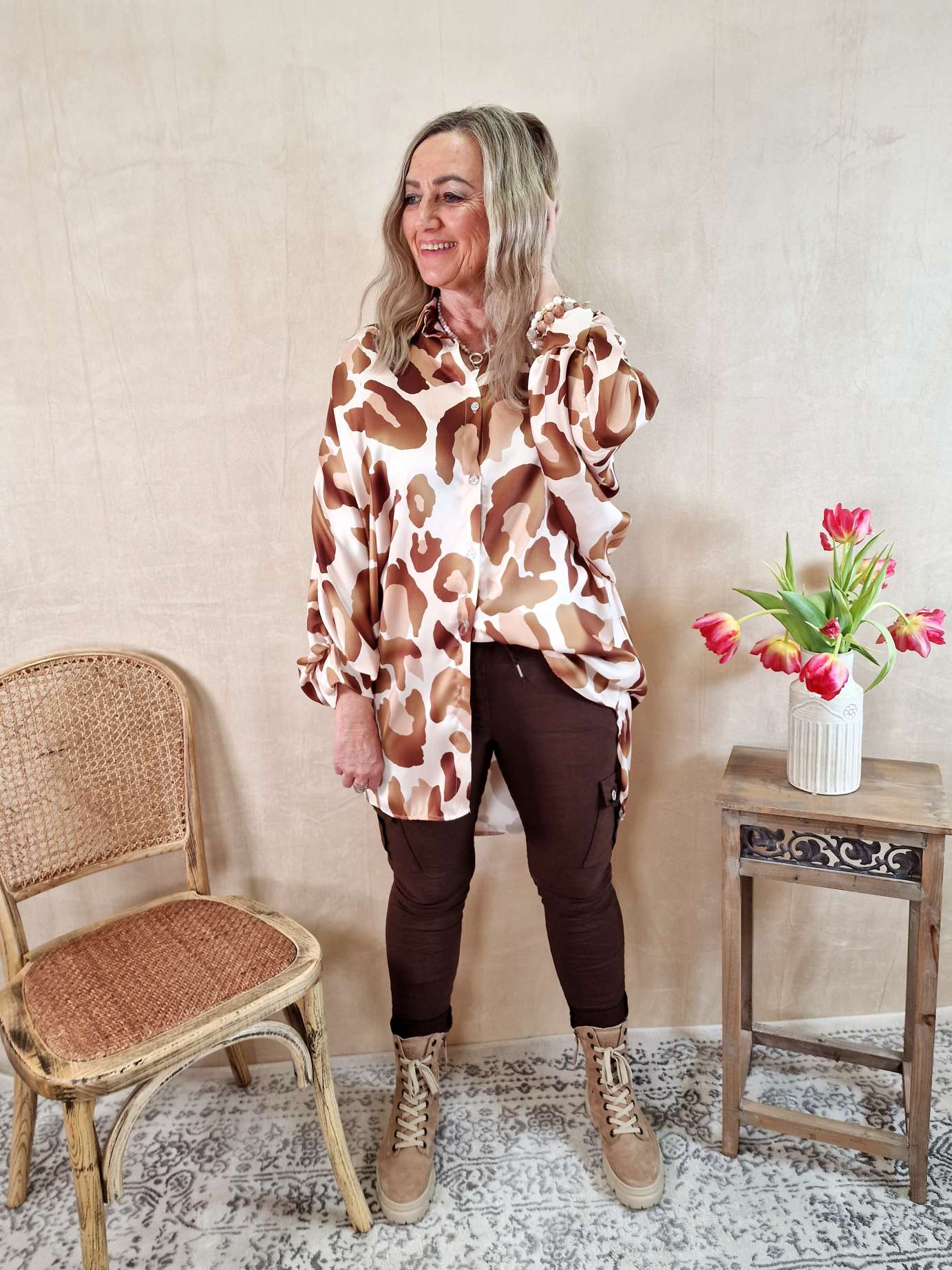 LEO BLUSE AURICIA CREME BEIGE 34-42/44 Made in Italy Oversize Shirt Hemd Silk Optik LEO BLUSE AURICIA CREME BEIGE 34-42/44 Made in Italy Oversize Shirt Hemd Silk Optik