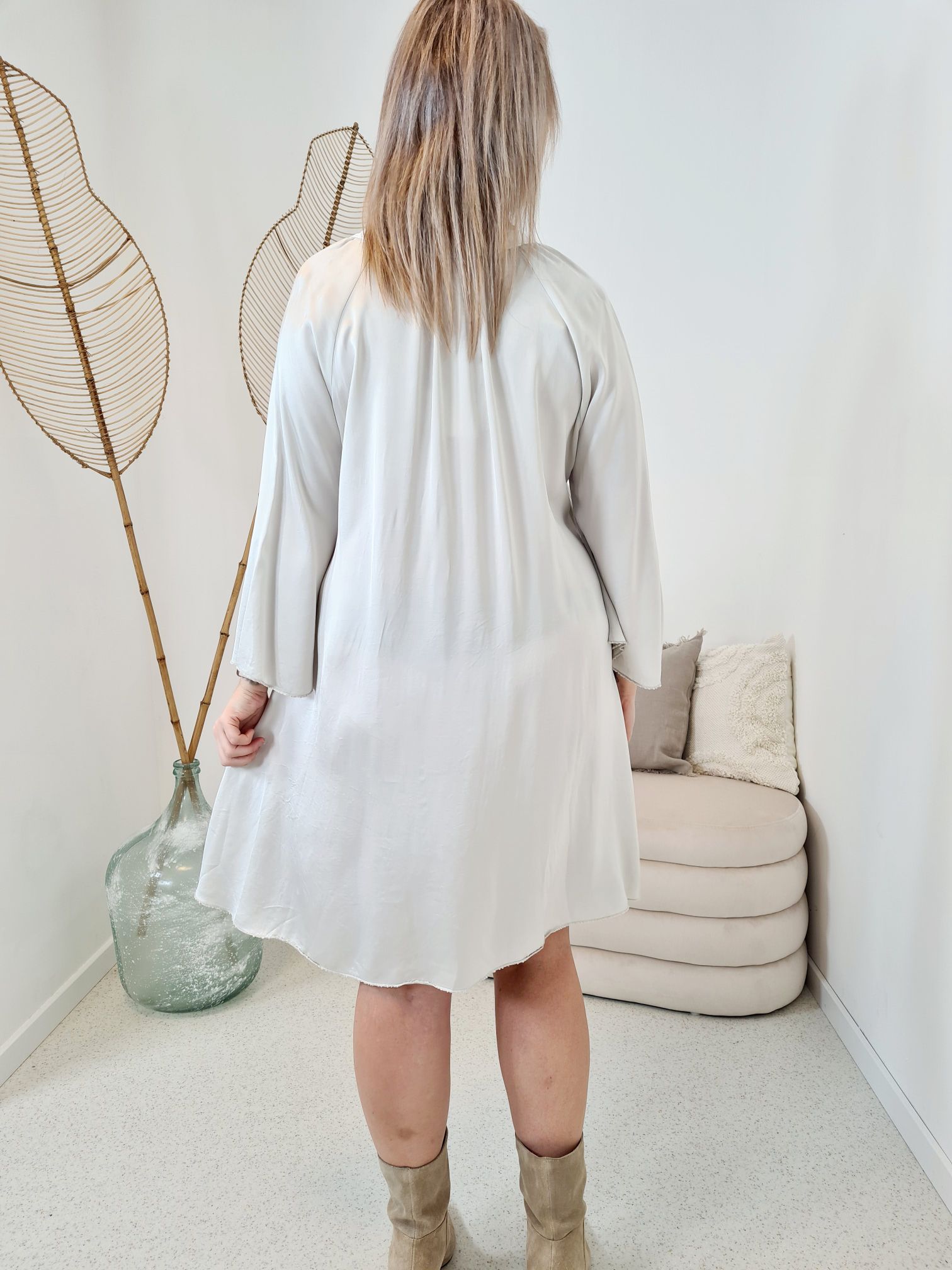 TUNIKAKLEID CARINA CREME 36-42 Satin Optik Kleid Bluse Dress Made in Italy TUNIKAKLEID CARINA CREME 36-42 Satin Optik Kleid Bluse Dress Made in Italy