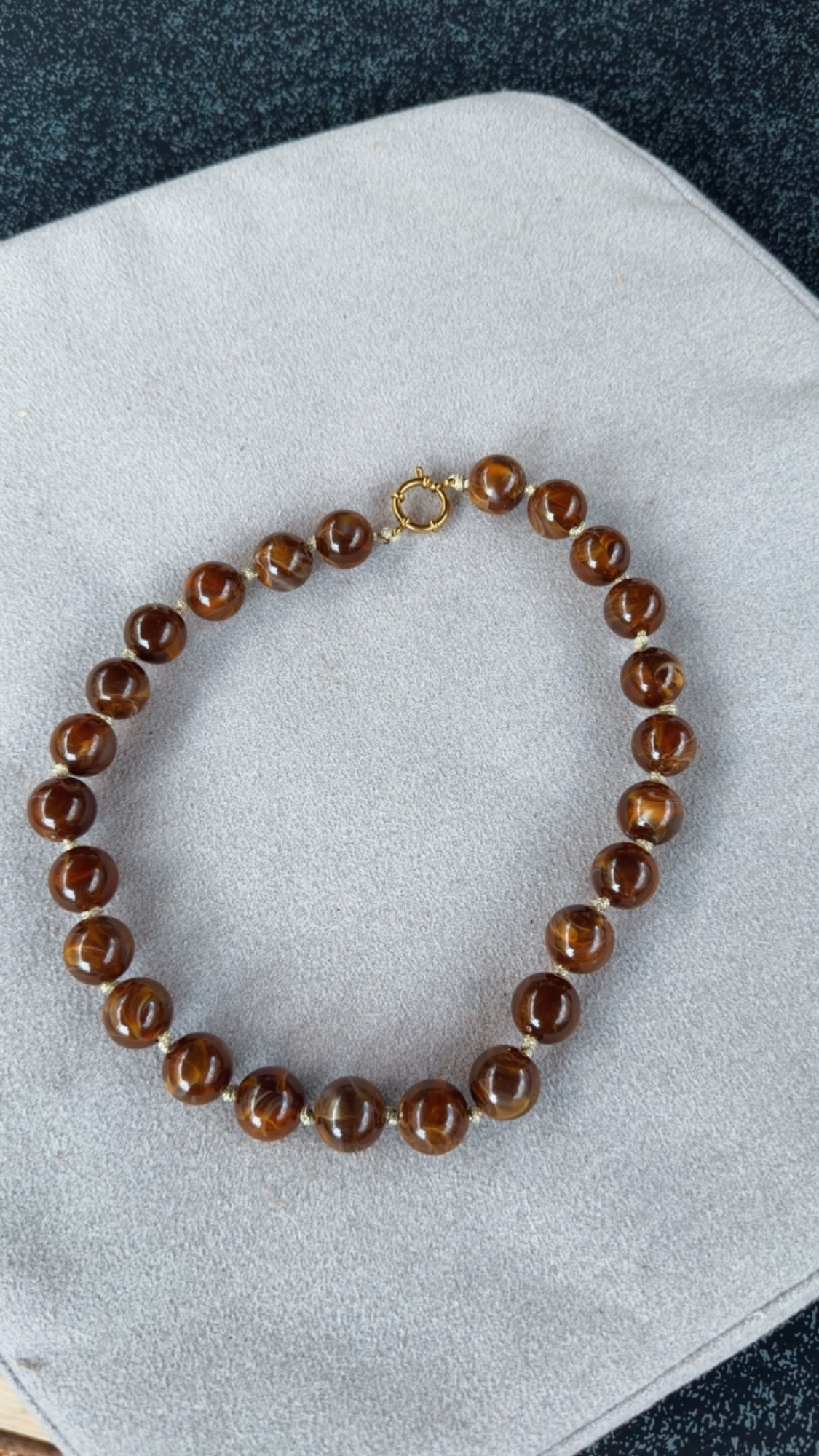 Kurze Statement-Kette „Velora“ braune Resin Perlen
