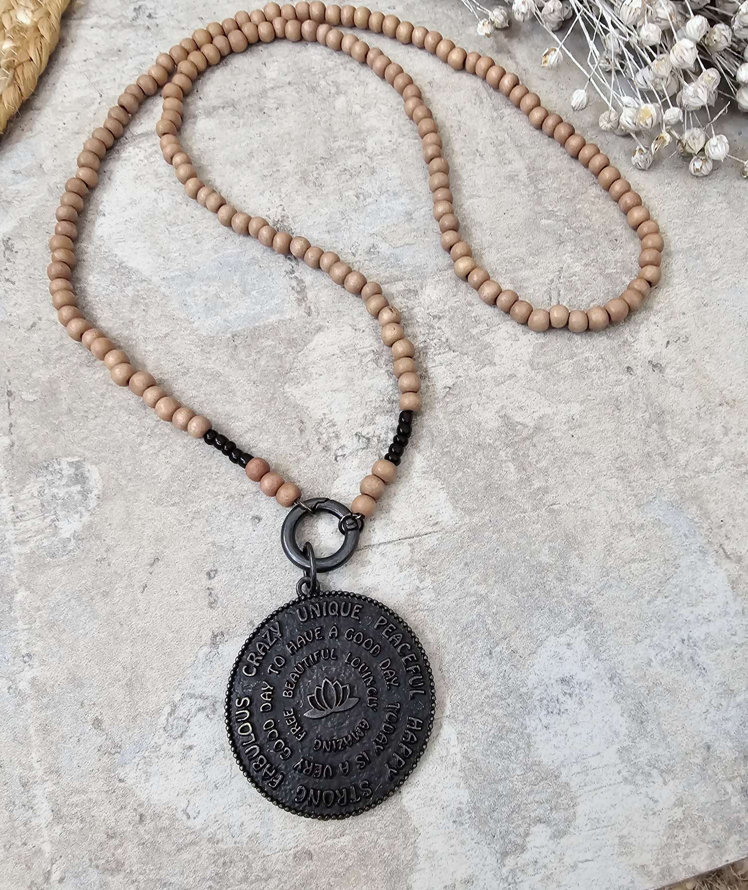 EXKLUSIVE LANGE KETTE LOTUS BLACKBEAUTY L MILKY AKAZIENHOLZ PERLEN BRAUN Anhänger schwarz