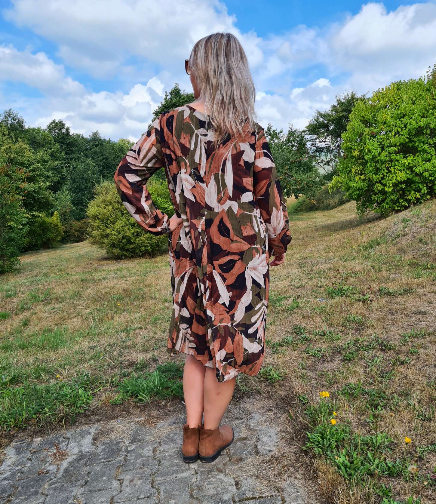 PLISSEE DRESS GINA LEAVES KHAKI 36-42 Made in Italy Plissee Herbst Kleid PLISSEE DRESS GINA LEAVES KHAKI 36-42 Made in Italy Plissee Herbst Kleid