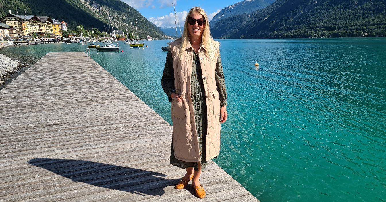 ÄRMELLOSE STEPPWESTE AMIRA CAMEL Kapuze Oversize Stepp Weste Jacke Mantel Italy Style versch. Größen Kopie ÄRMELLOSE STEPPWESTE AMIRA CAMEL Kapuze Oversize Stepp Weste Jacke Mantel Italy Style versch. Größen Kopie