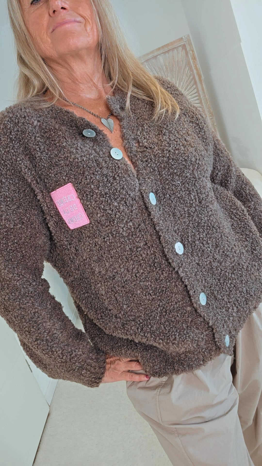 BOUCLÉ CARDIGAN MINNIE RUNDHALS UNI MIT PATCH 34-42/kleine 44 Made in Italy Creme de