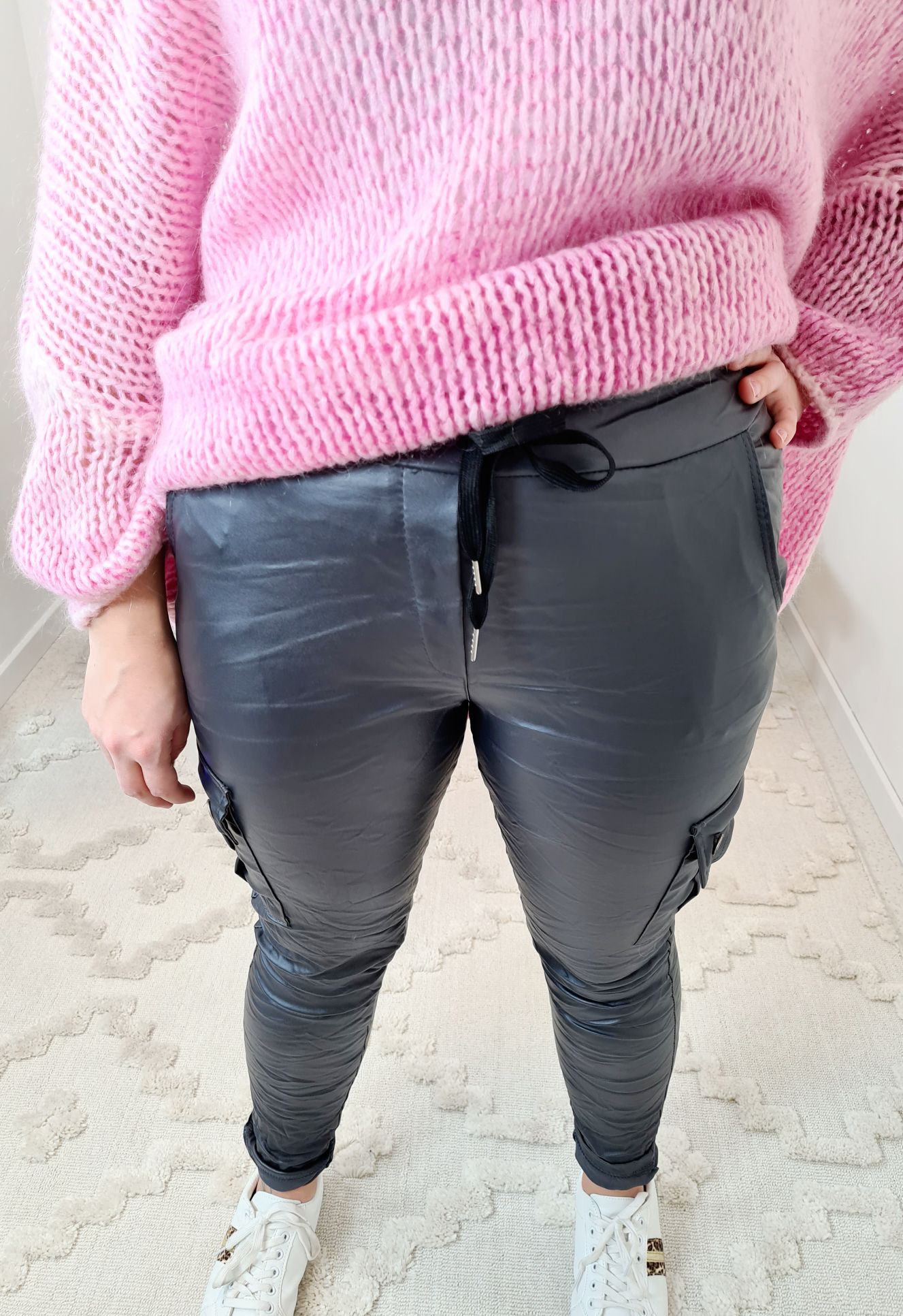 FAKE LEATHER CARGO JOGPANT CLEO ANTHRAZIT 34-40 Made in Italy Kunstleder Hose FAKE LEATHER CARGO JOGPANT CLEO ANTHRAZIT 34-40 Made in Italy Kunstleder Hose