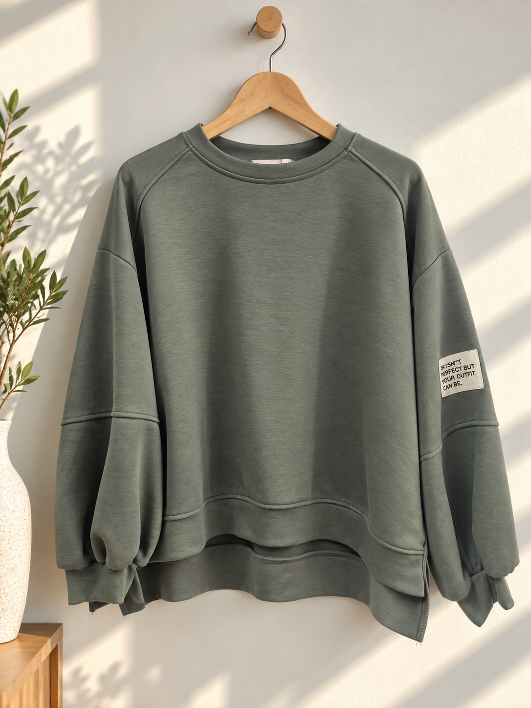 Butterstoff-Sweatshirt uni mit Statement-Patch – SW0094 Made in Italy Gr 34-42