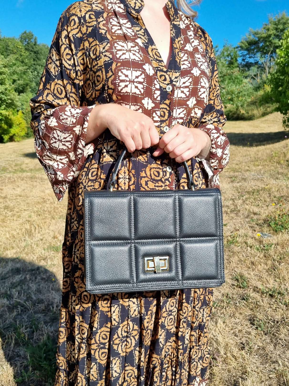 EDLE GESPEPPTE LEDERTASCHE NIZZA SCHWARZ Umhängetasche Leder Hand Tasche Made in Italy EDLE GESPEPPTE LEDERTASCHE NIZZA SCHWARZ Umhängetasche Leder Hand Tasche Made in Italy