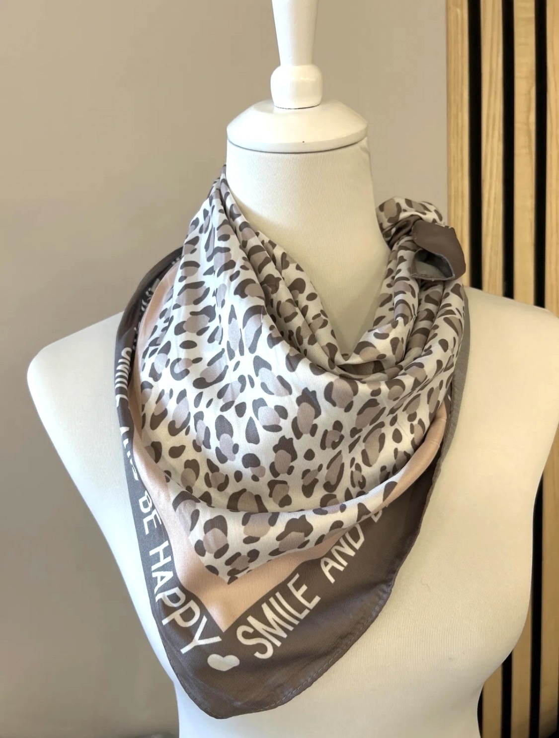 HALSTUCH Smile and Be Happy Design Tuch Schal Nickituch Leo-Design