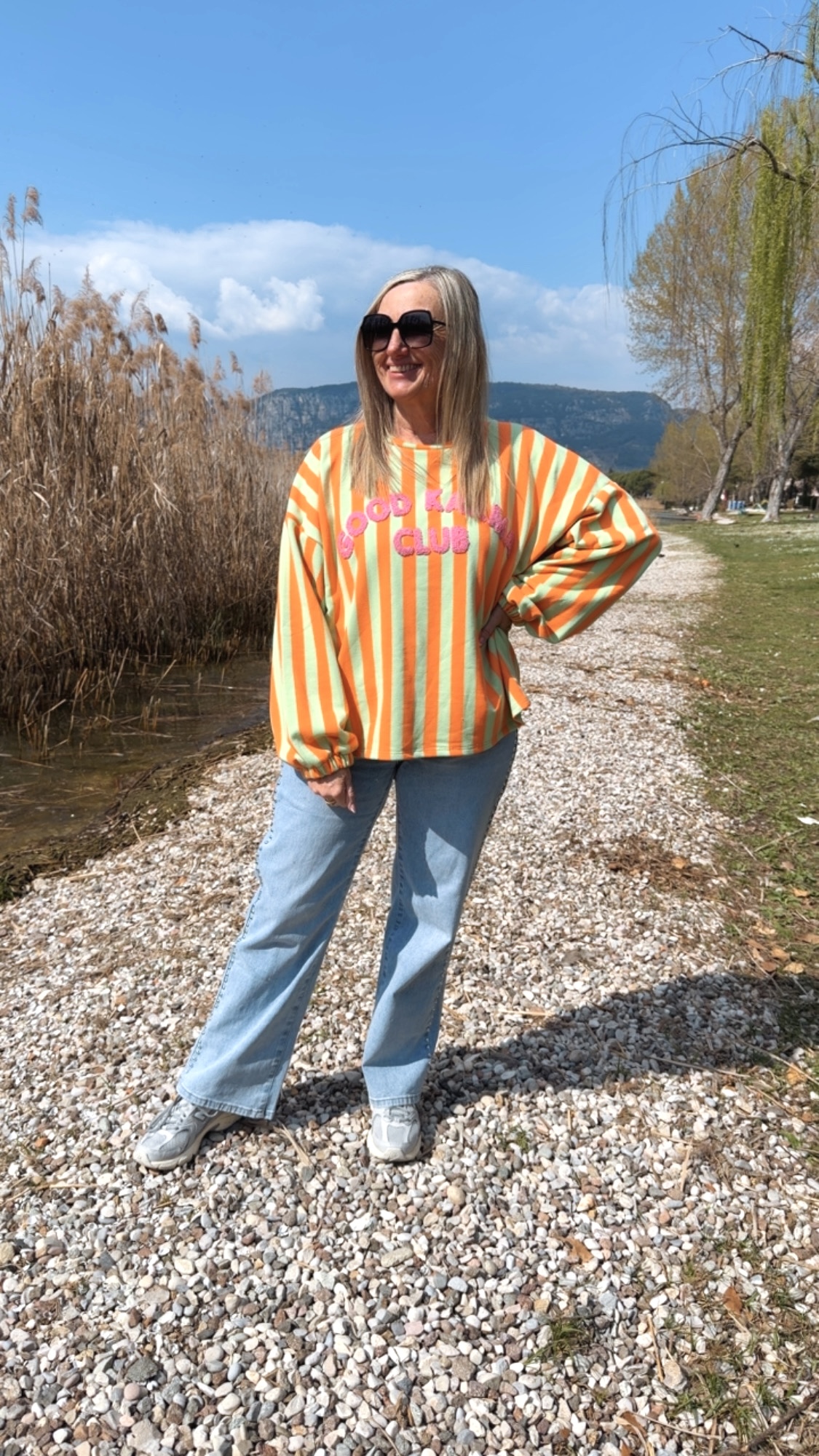 Sweatshirt „Good Karma Club“ – Color Stripe Made in Italy