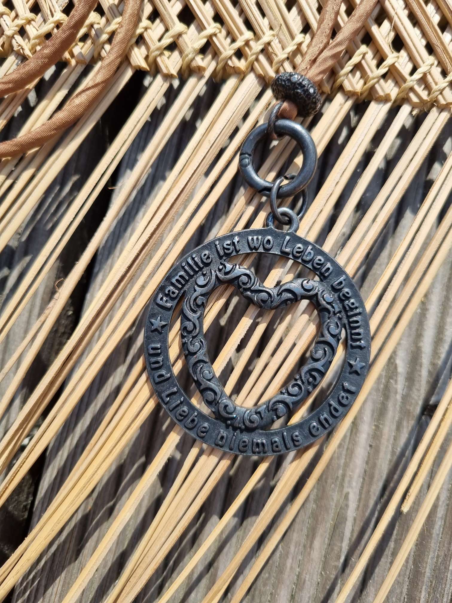 NECKLESS FAMILY BROWN lange Wechselkette Seide BLACK BEAUTY Halskette Kette Amueltt NECKLESS FAMILY BROWN lange Wechselkette Seide BLACK BEAUTY Halskette Kette Amueltt