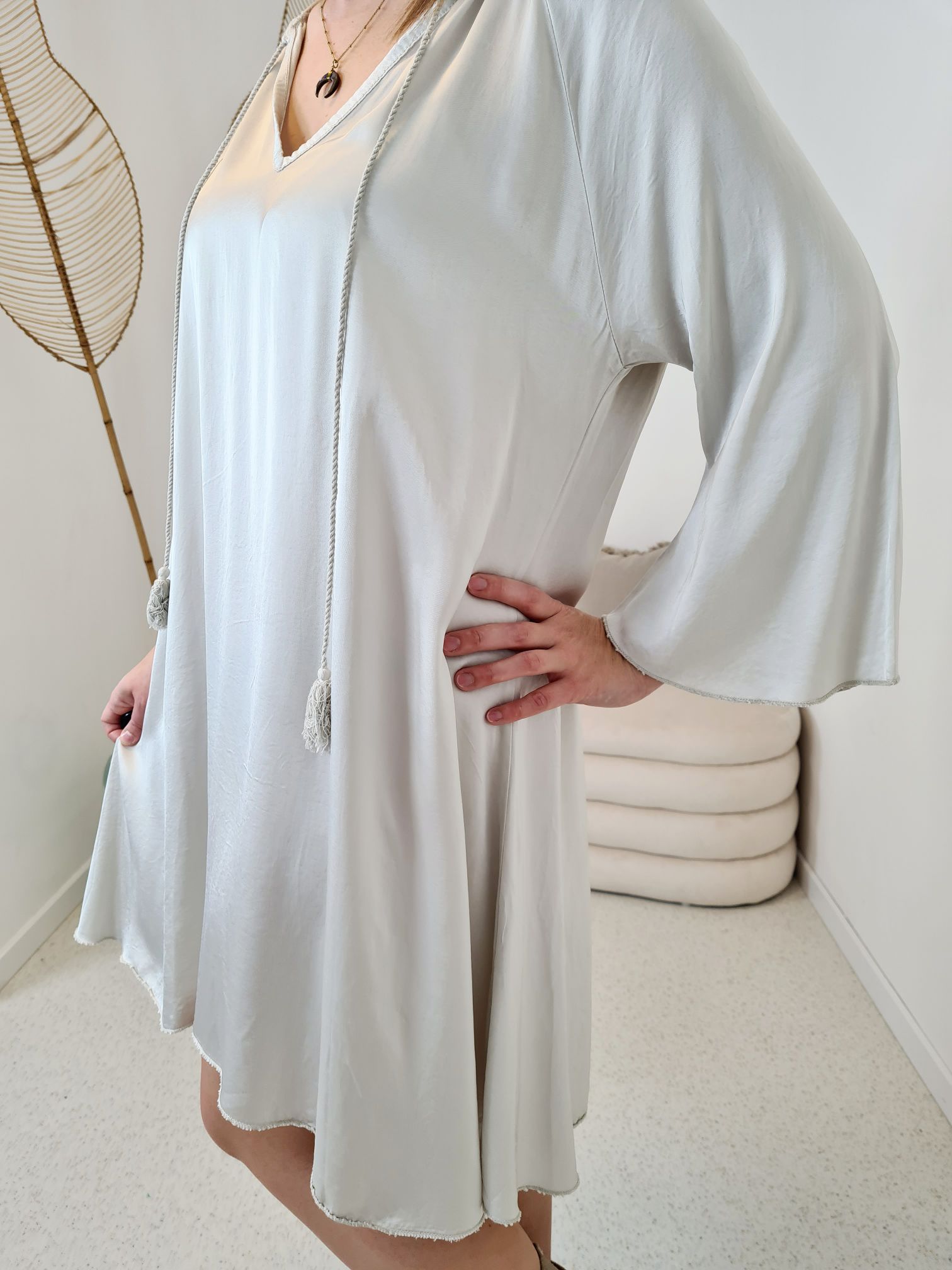 TUNIKAKLEID CARINA CREME 36-42 Satin Optik Kleid Bluse Dress Made in Italy TUNIKAKLEID CARINA CREME 36-42 Satin Optik Kleid Bluse Dress Made in Italy