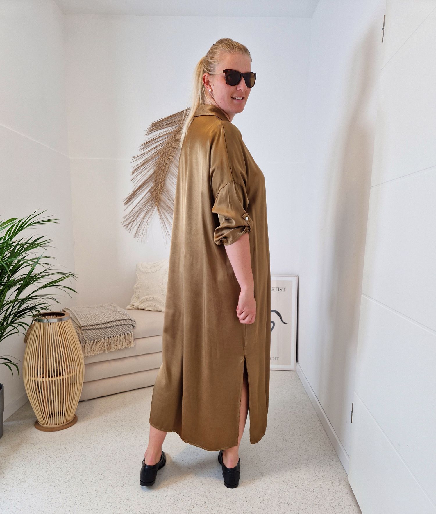 BLUSENKLEID NORA CAMEL 34-42/44 Made in Italy Oversize Maxi Kleid Mantel DRESS Satin Optik BLUSENKLEID NORA CAMEL 34-42/44 Made in Italy Oversize Maxi Kleid Mantel DRESS Satin Optik
