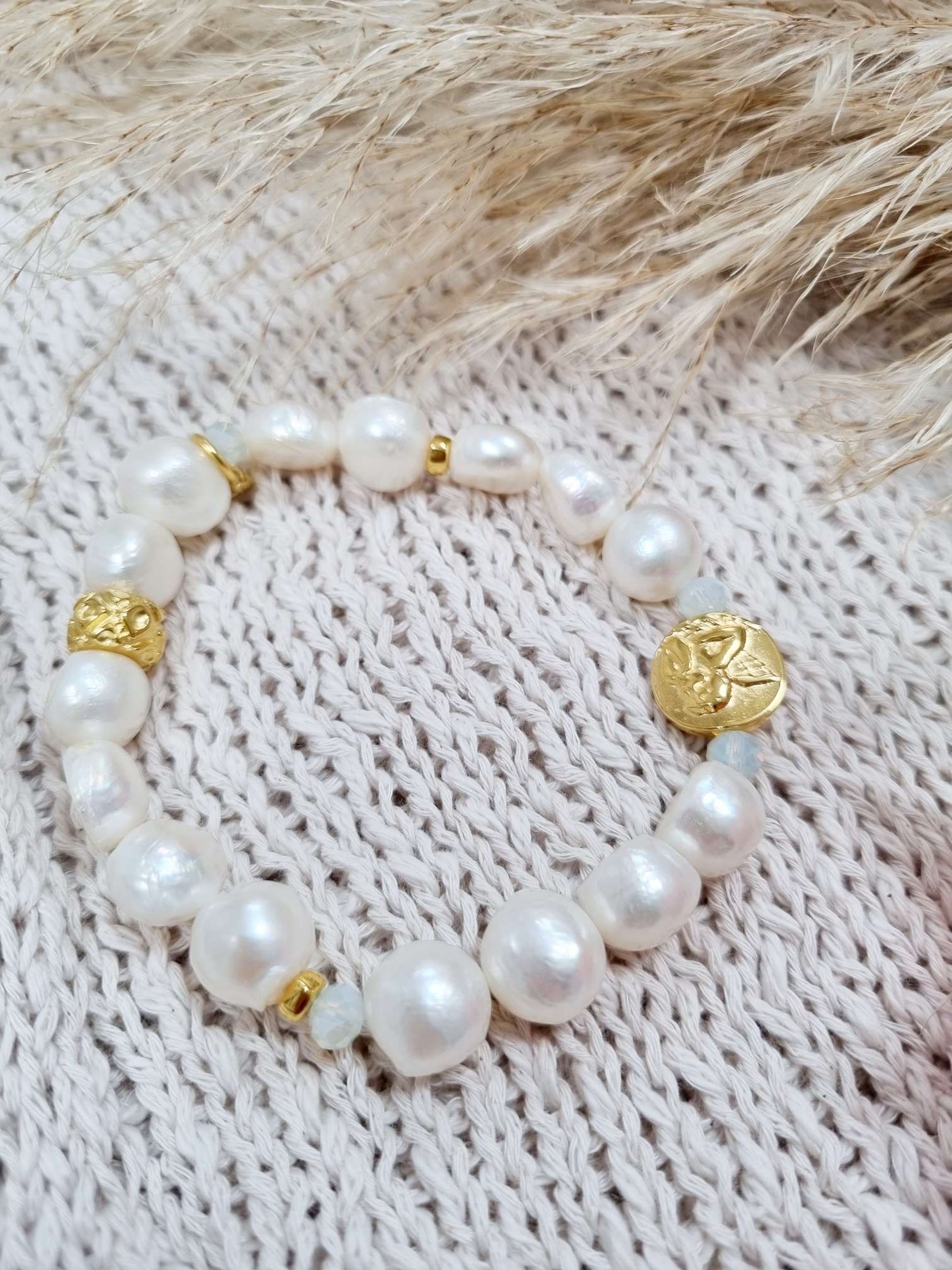 BRACELET ARMAND JIDA Edles Zuchtperlen Armband vergoldetem Engel große Barockperlen BRACELET ARMAND JIDA Edles Zuchtperlen Armband vergoldetem Engel große Barockperlen