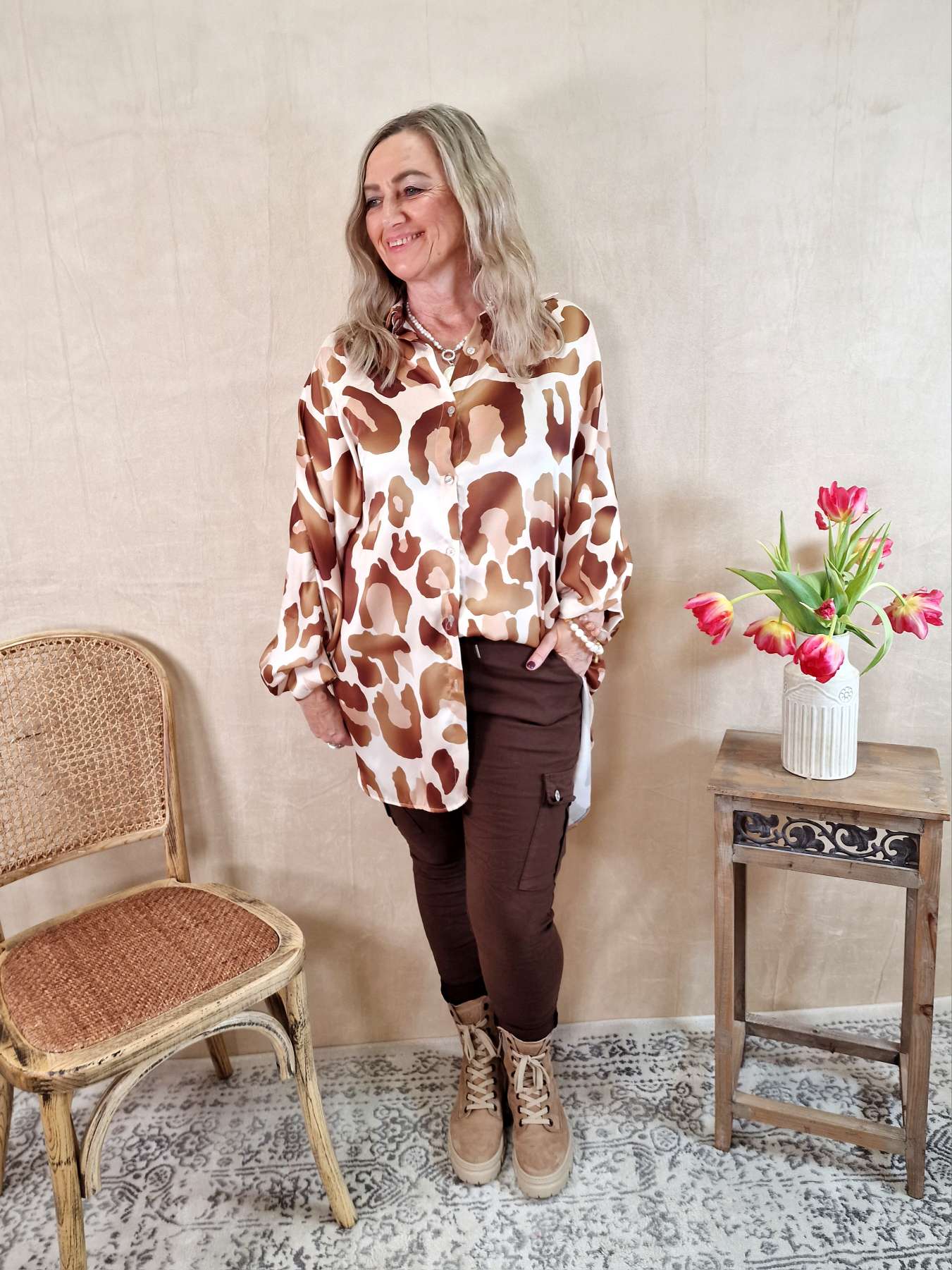LEO BLUSE AURICIA CREME BEIGE 34-42/44 Made in Italy Oversize Shirt Hemd Silk Optik LEO BLUSE AURICIA CREME BEIGE 34-42/44 Made in Italy Oversize Shirt Hemd Silk Optik