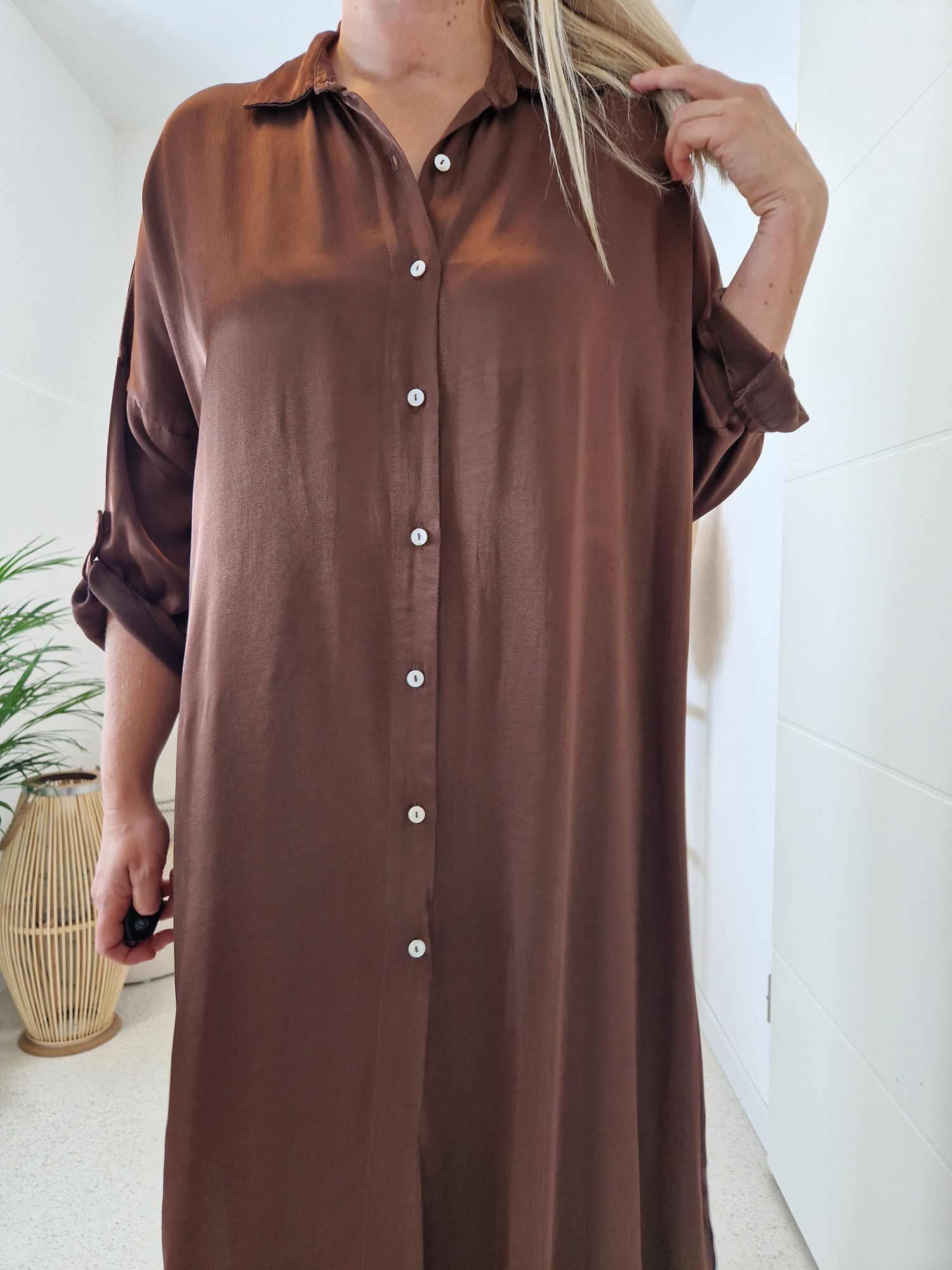 BLUSENKLEID NORA BRAUN 34-42/44 Made in Italy Oversize Maxi Kleid Mantel DRESS Satin Optik BLUSENKLEID NORA BRAUN 34-42/44 Made in Italy Oversize Maxi Kleid Mantel DRESS Satin Optik