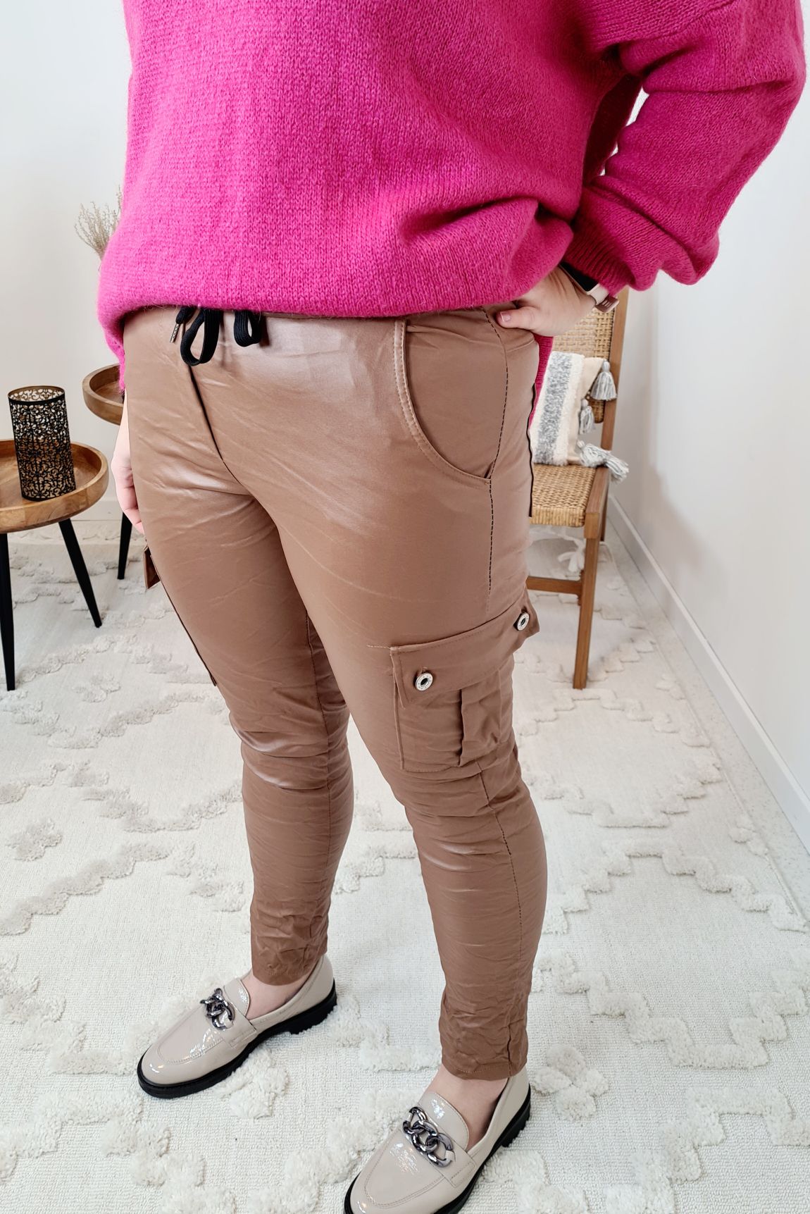 FAKE LEATHER CARGO JOGPANT CLEO CAMEL 34-40 Made in Italy Kunstleder Hose FAKE LEATHER CARGO JOGPANT CLEO CAMEL 34-40 Made in Italy Kunstleder Hose