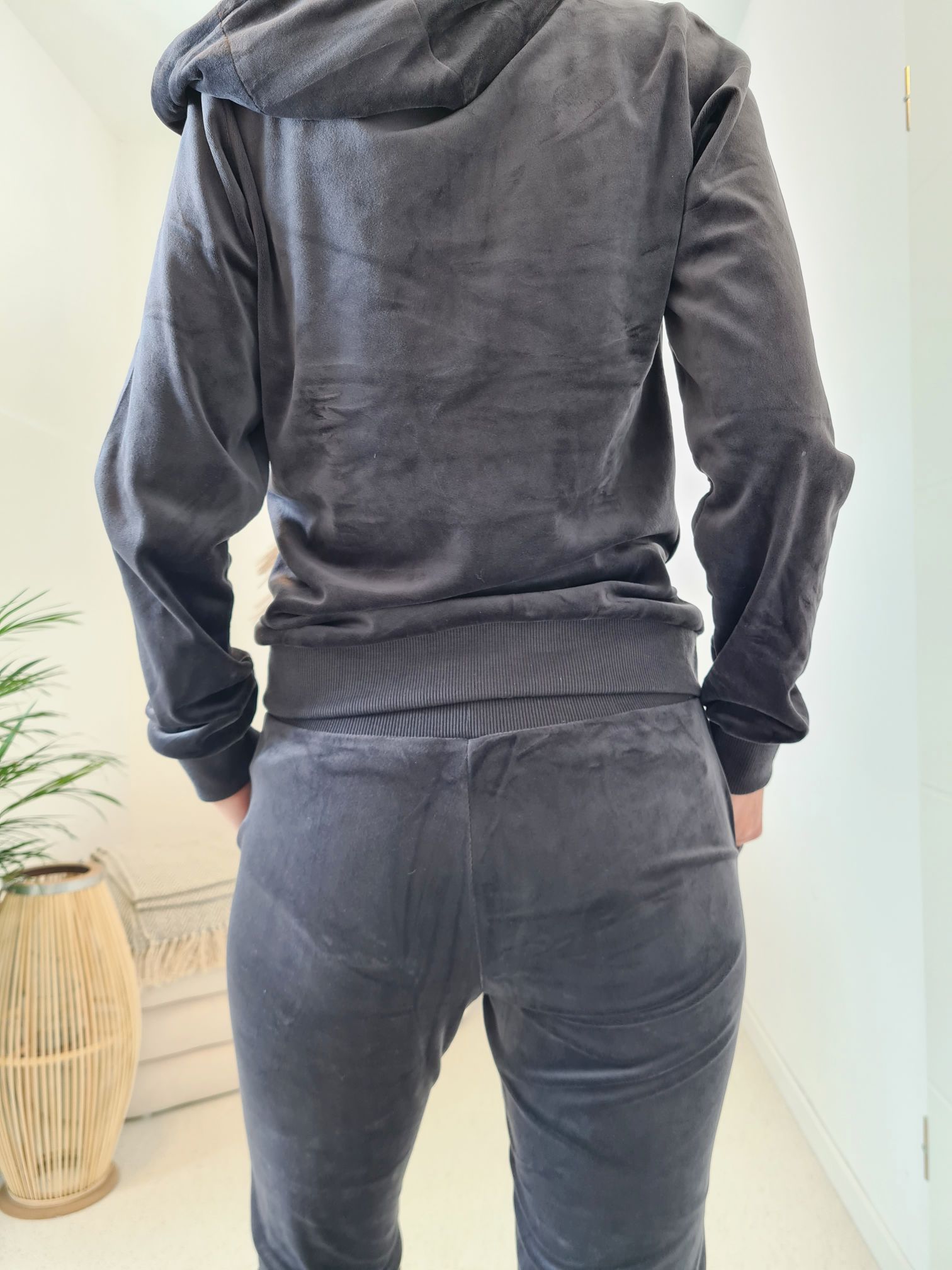 BASIC NICKI ANZUG VIOLA ANTHRAZIT - VARIANTENARTIKEL Freizeitanzug Jogginganzug Loungewear Hausanzug Homewear BASIC NICKI ANZUG VIOLA ANTHRAZIT - VARIANTENARTIKEL Freizeitanzug Jogginganzug Loungewear Hausanzug Homewear