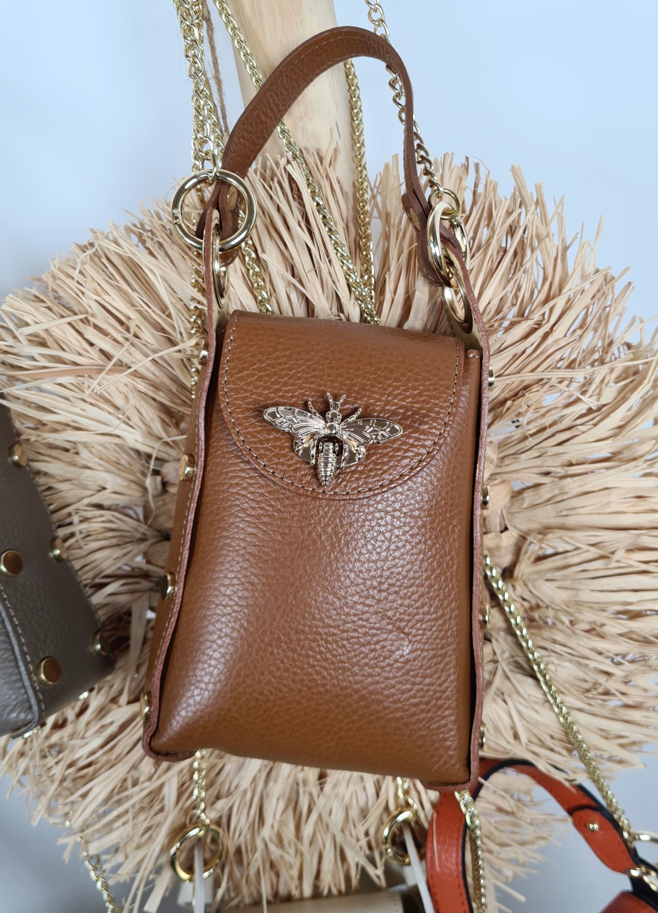 HANDYTASCHE BIENE BIG Made in Italy Ledertasche Umhängetasche Tasche echt Leder versch. Farben HANDYTASCHE BIENE BIG Made in Italy Ledertasche Umhängetasche Tasche echt Leder versch. Farben