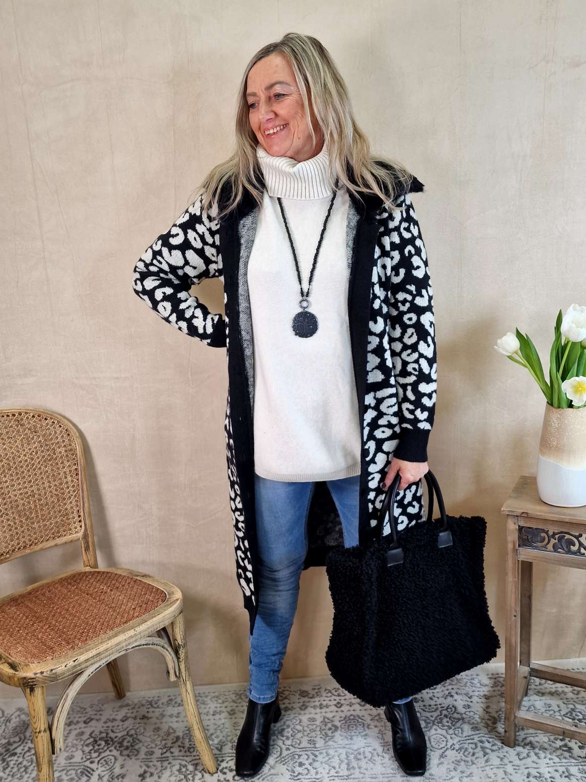 LUXURY KNIT COAT MIRINA LEO SCHWARZ 34-42 Strickmantel Mantel Cardigen Italy Kollektion LUXURY KNIT COAT MIRINA LEO SCHWARZ 34-42 Strickmantel Mantel Cardigen Italy Kollektion
