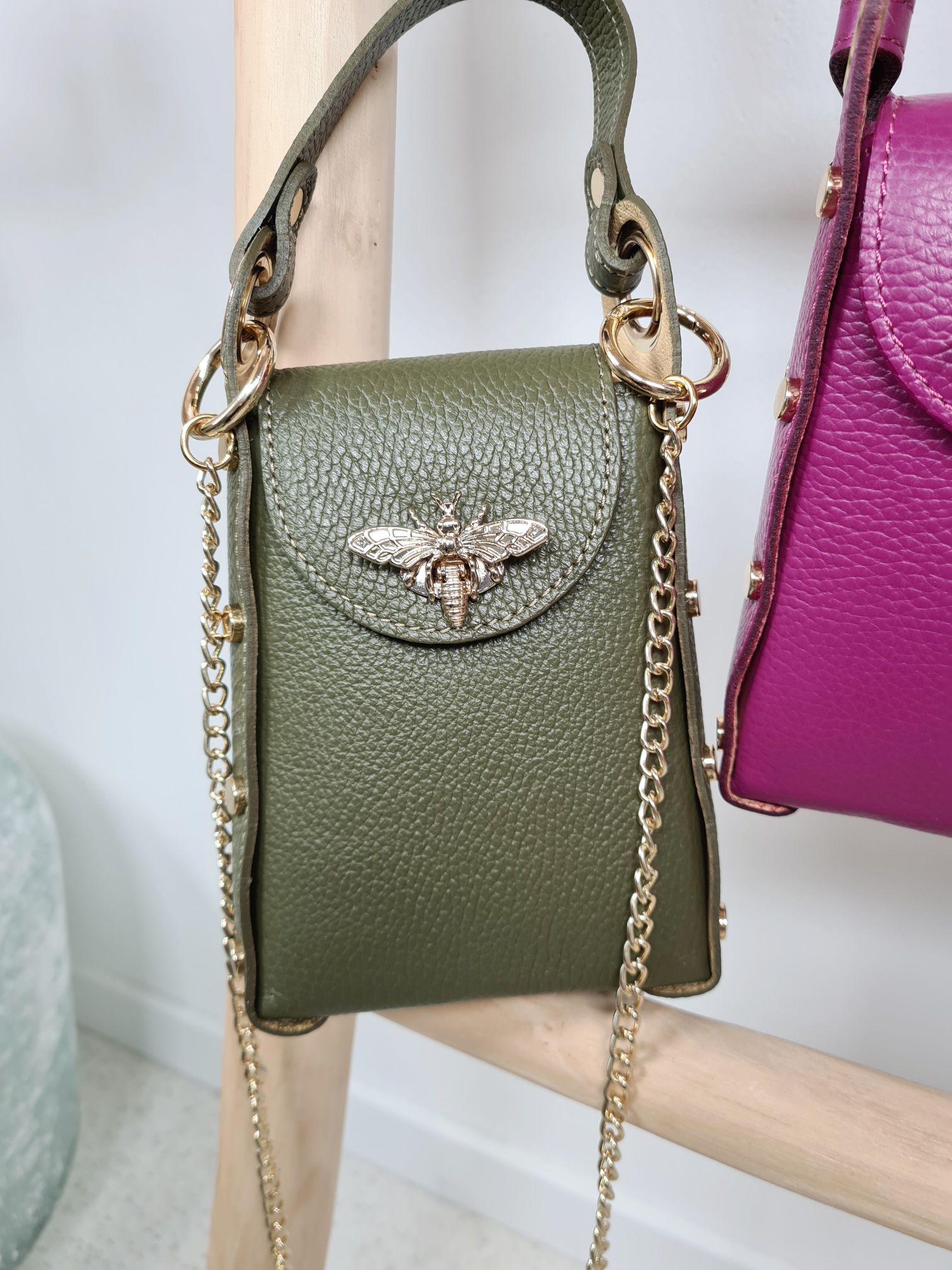 HANDYTASCHE BIENE BIG Made in Italy Ledertasche Umhängetasche Tasche echt Leder versch. Farben HANDYTASCHE BIENE BIG Made in Italy Ledertasche Umhängetasche Tasche echt Leder versch. Farben