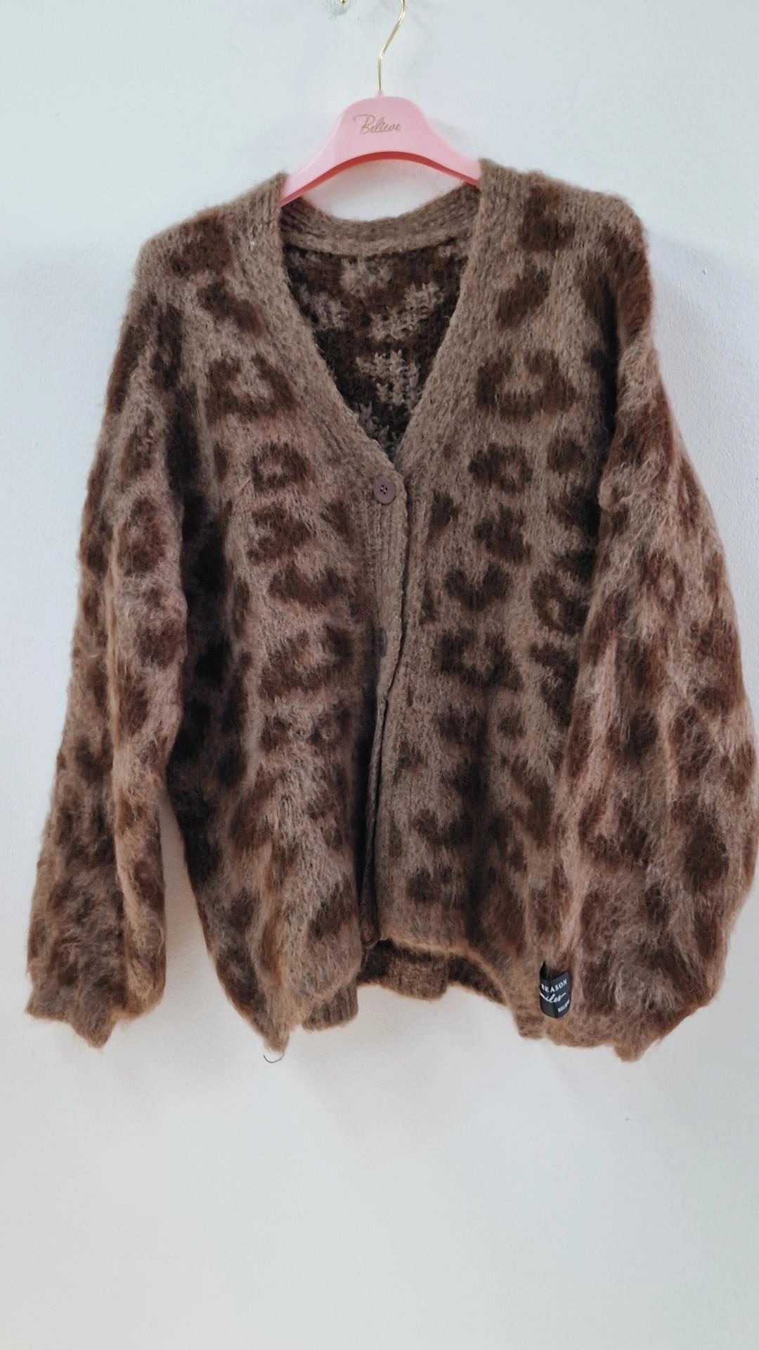 Strickjacke Leo mit Patch – Fashion Must-have SJ0194 I Made in Italy 34-42